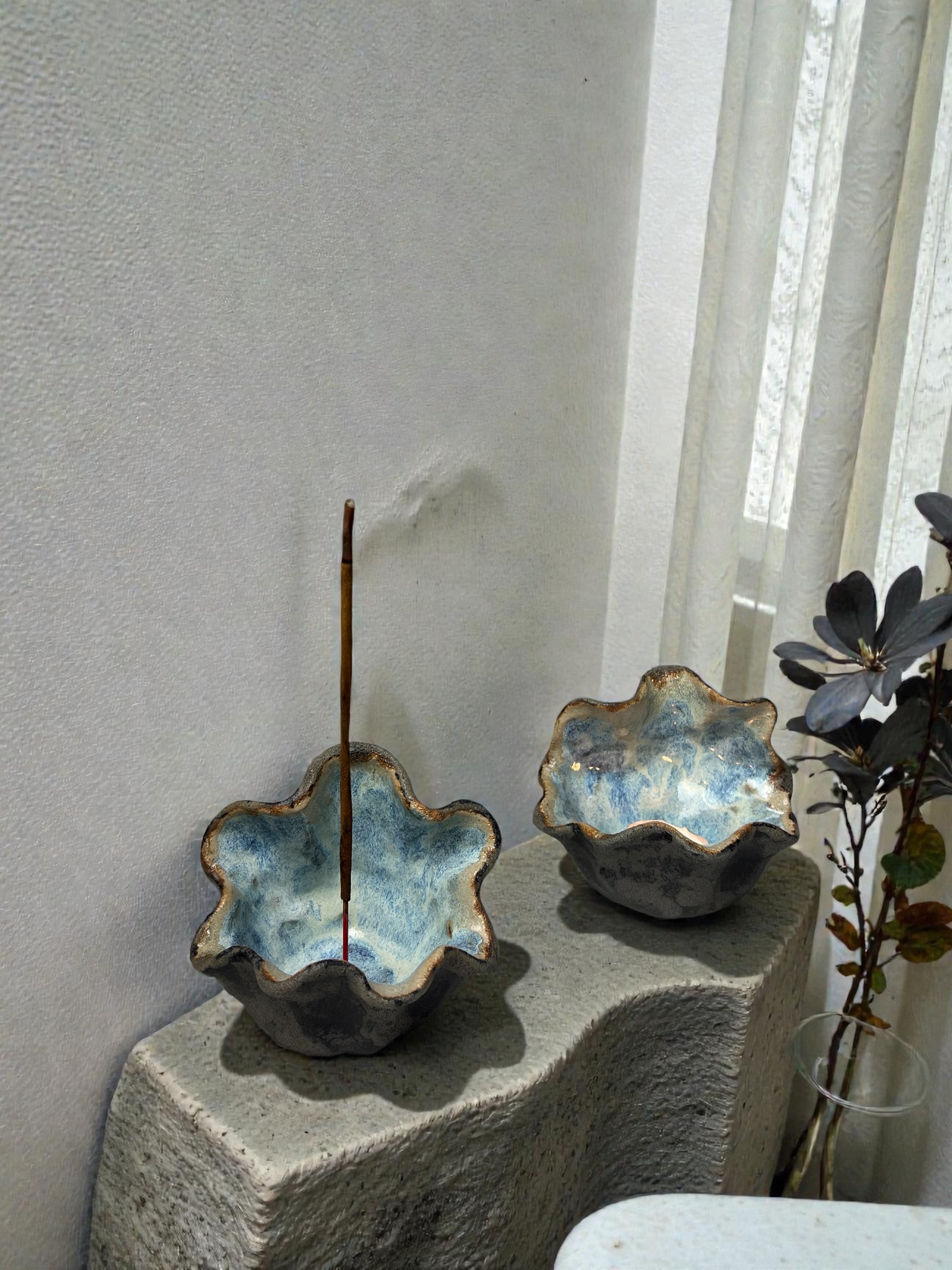 Tamsiosios kriauklės žvakidės/smilkalinės