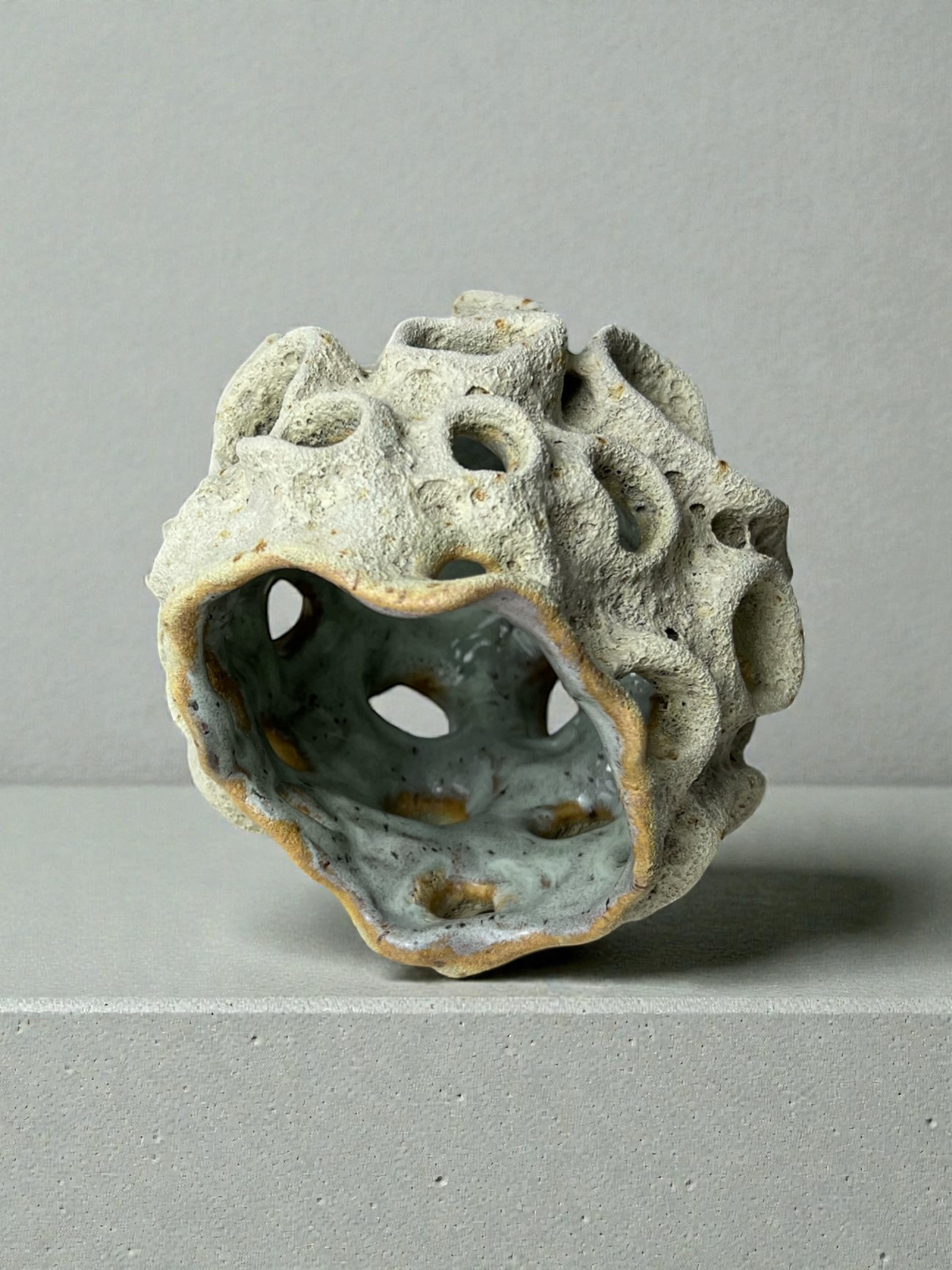 Koralinė ažūrinė žvakidė