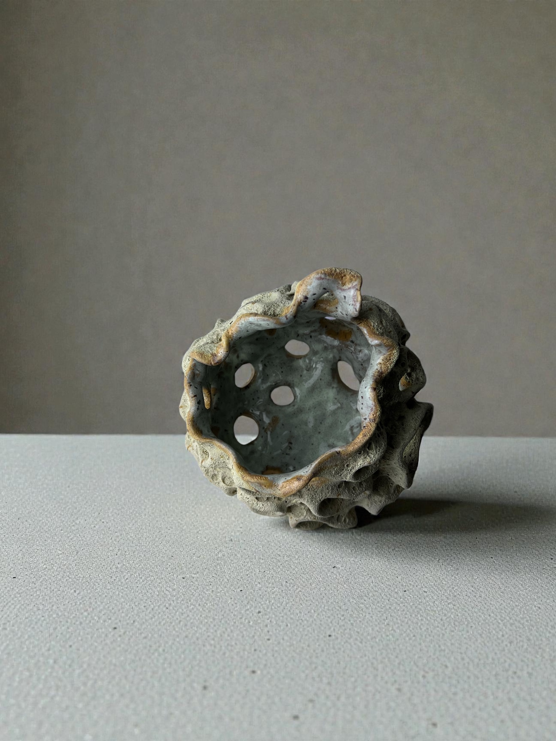 Koralinė ažūrinė žvakidė