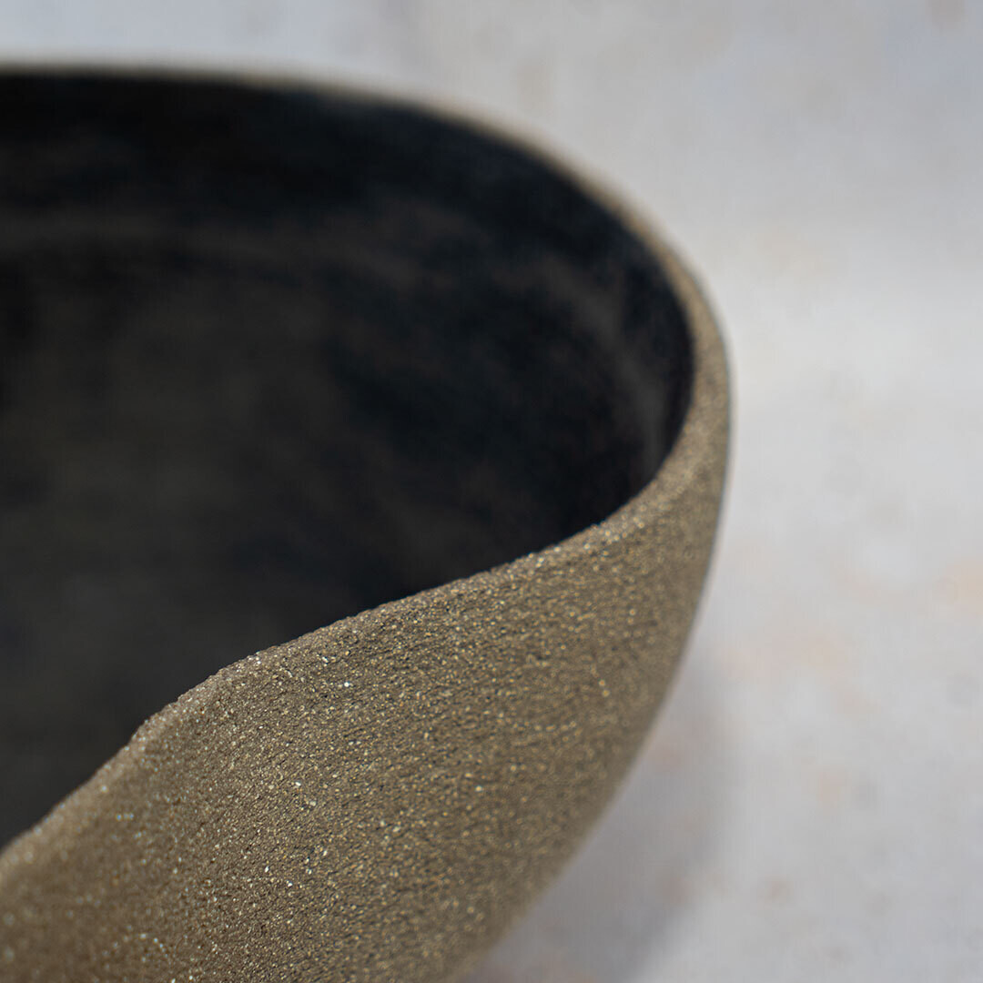 COLECCIÓN ONA: Centro de mesa gris piedra/negro