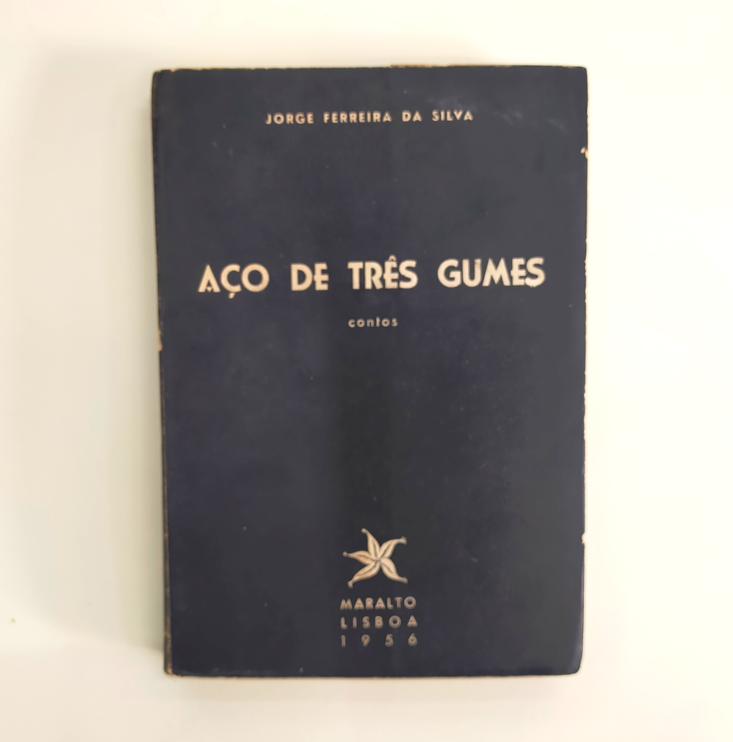 AÇO DE TRÊS GUMES, CONTOS