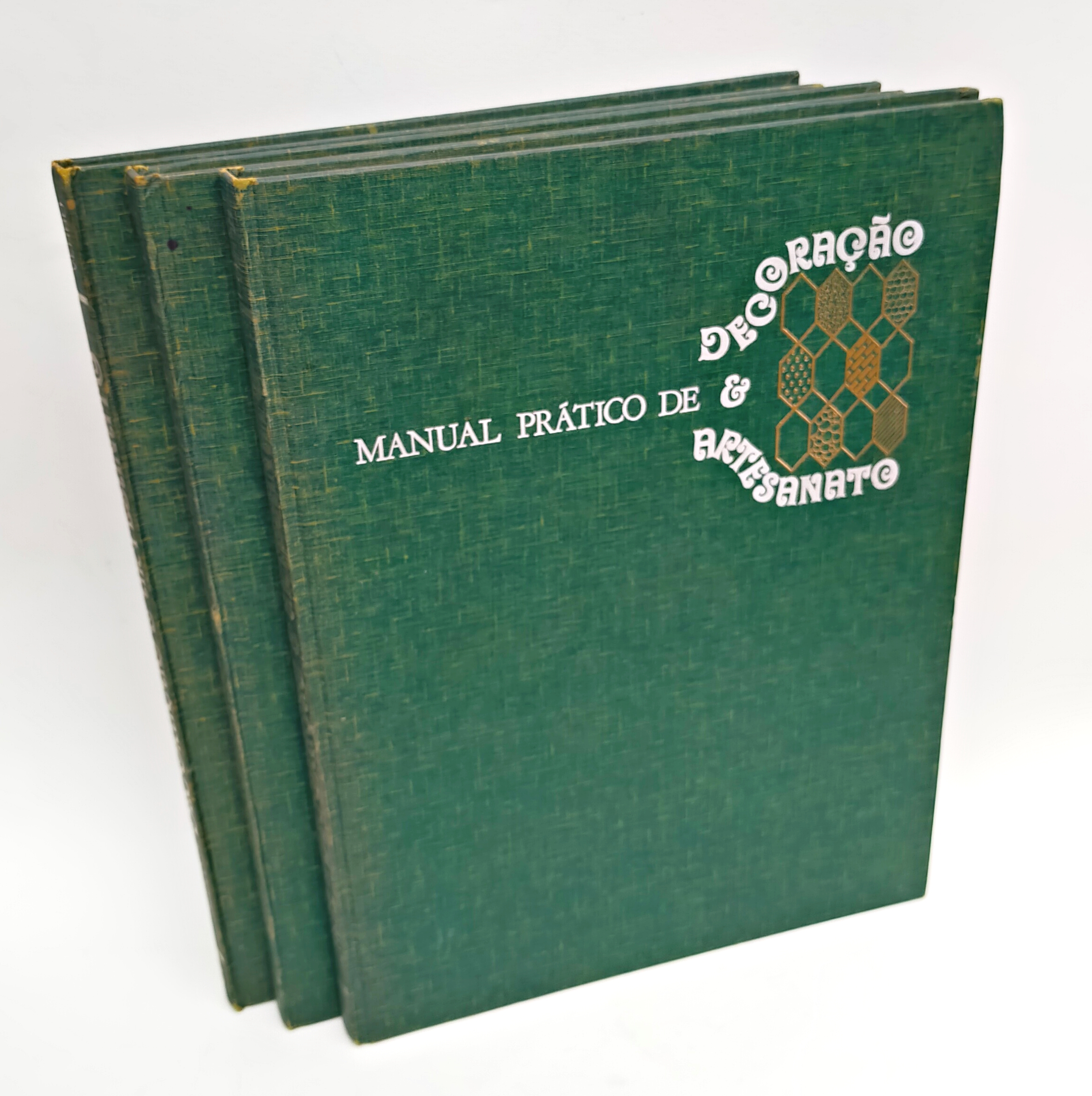MANUAL PRÁTICO DE DECORAÇÃO & ARTESANATO (Vols. 3)