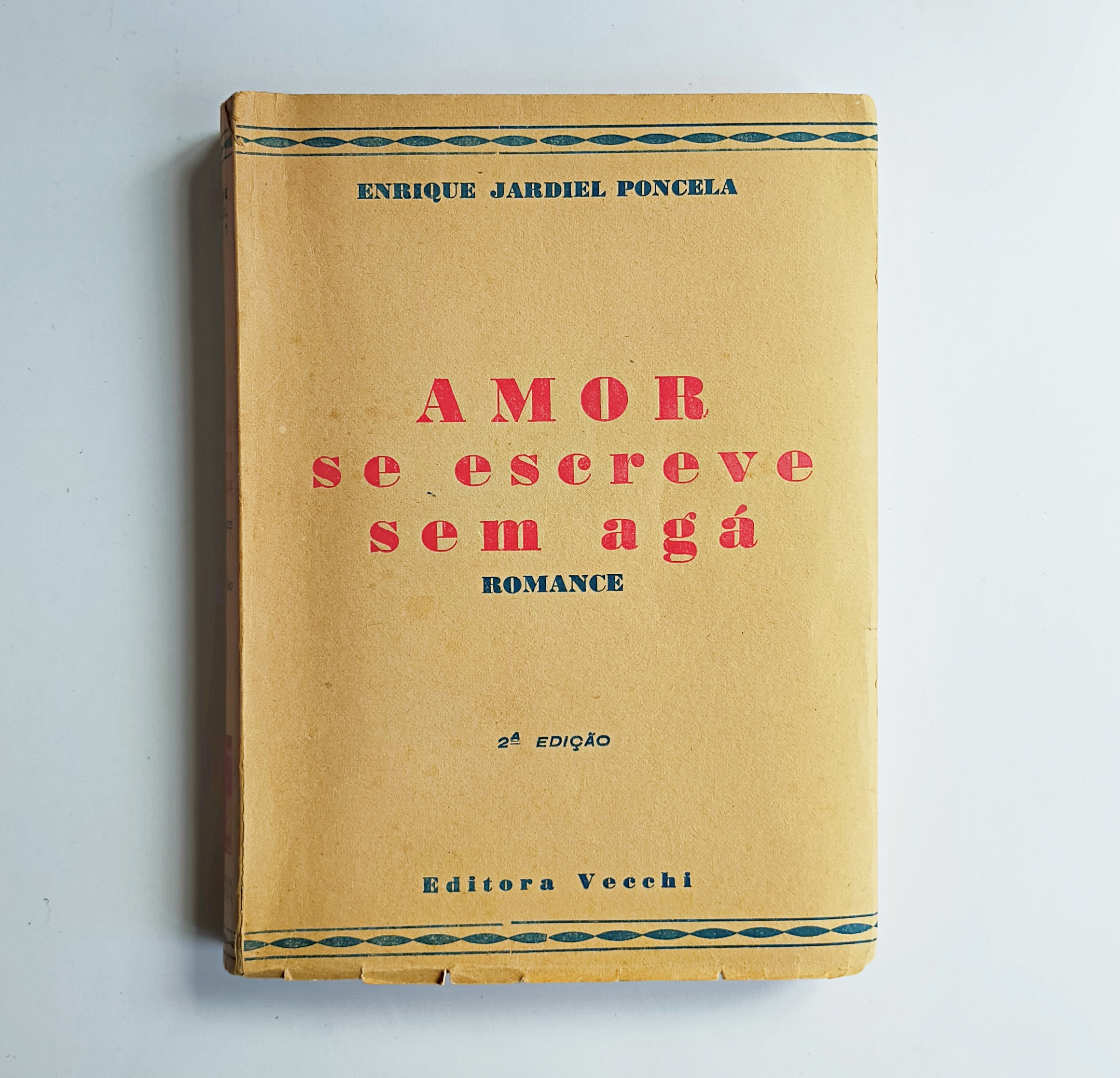 AMOR SE ESCREVE SEM AGÁ
