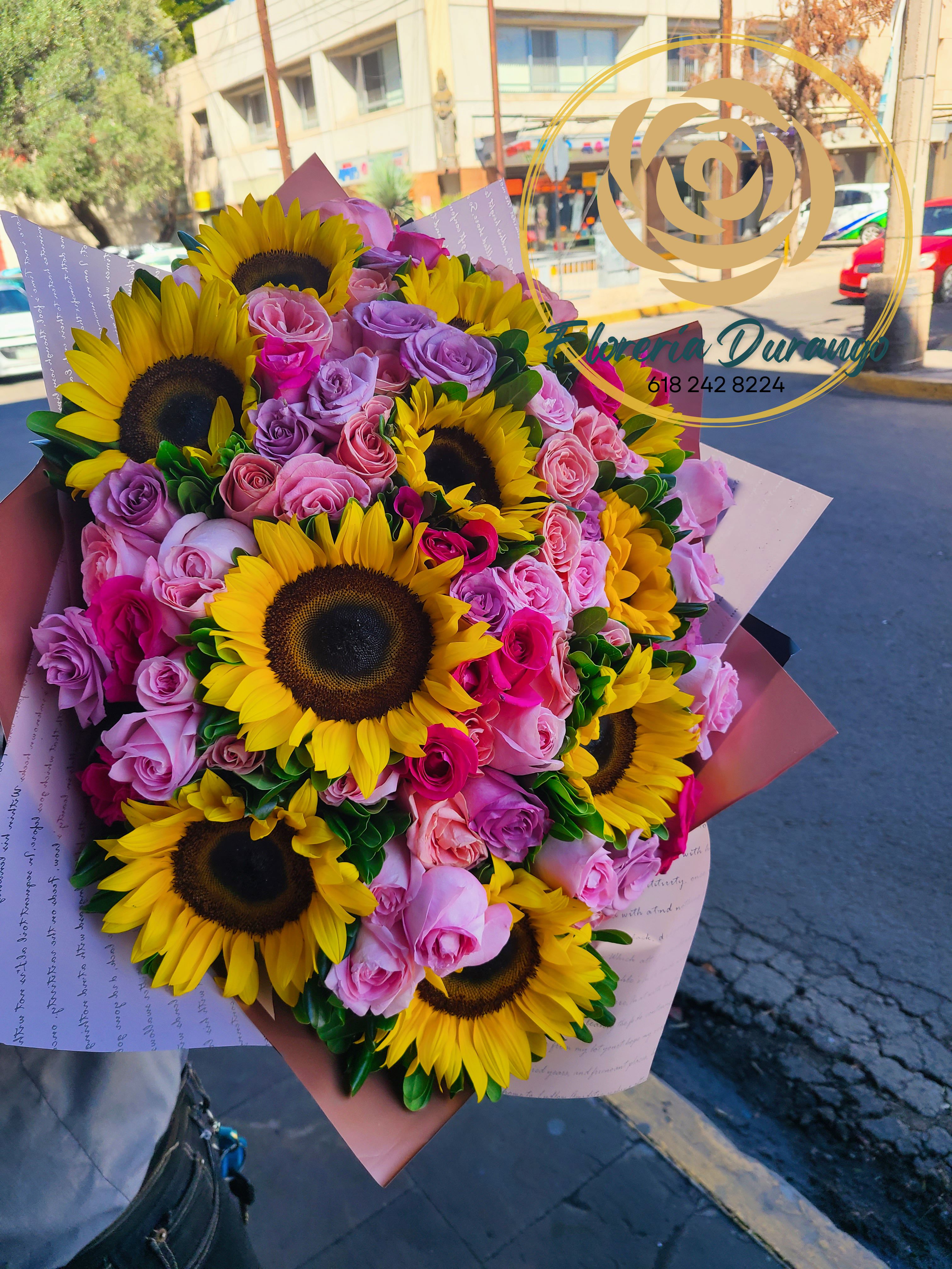 60 Rosas y 10 girasoles