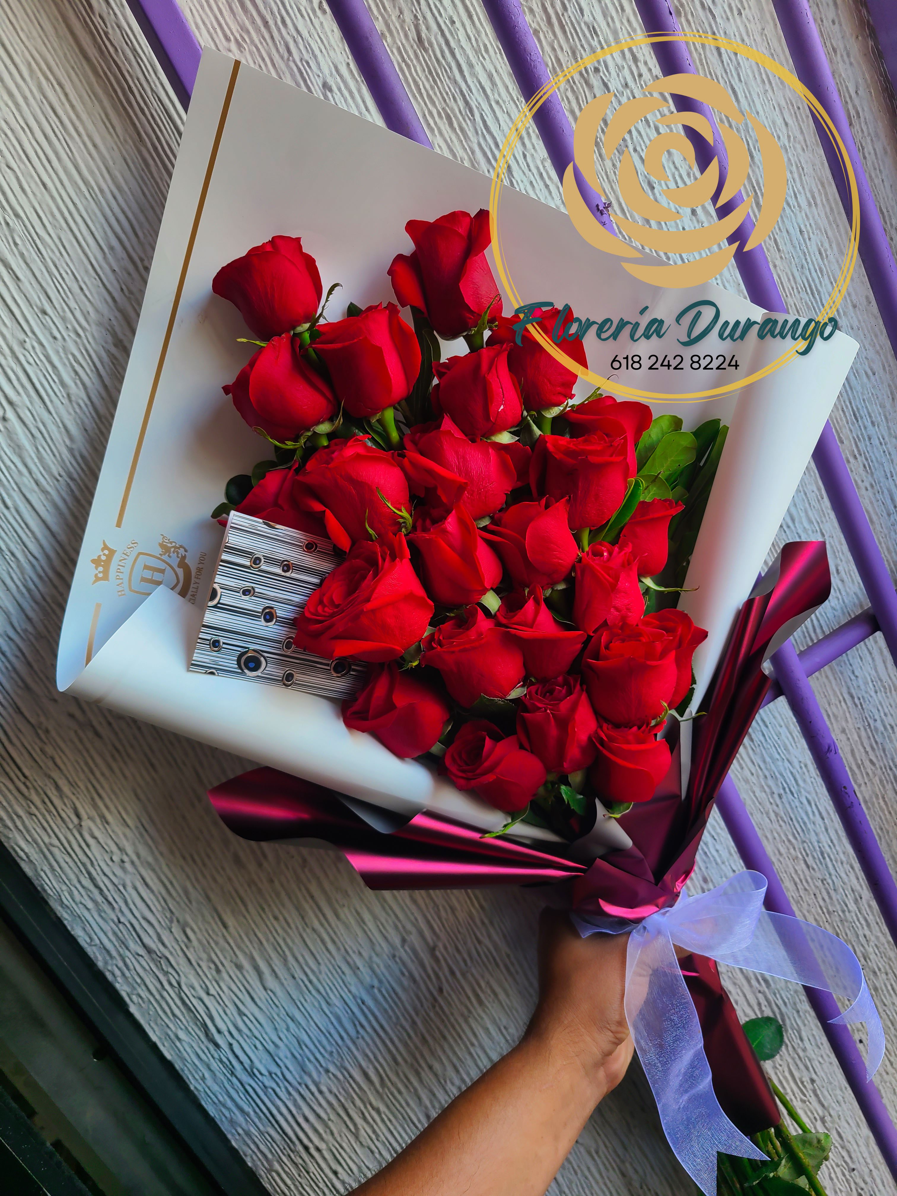 Ramo en brazo de 22 rosas