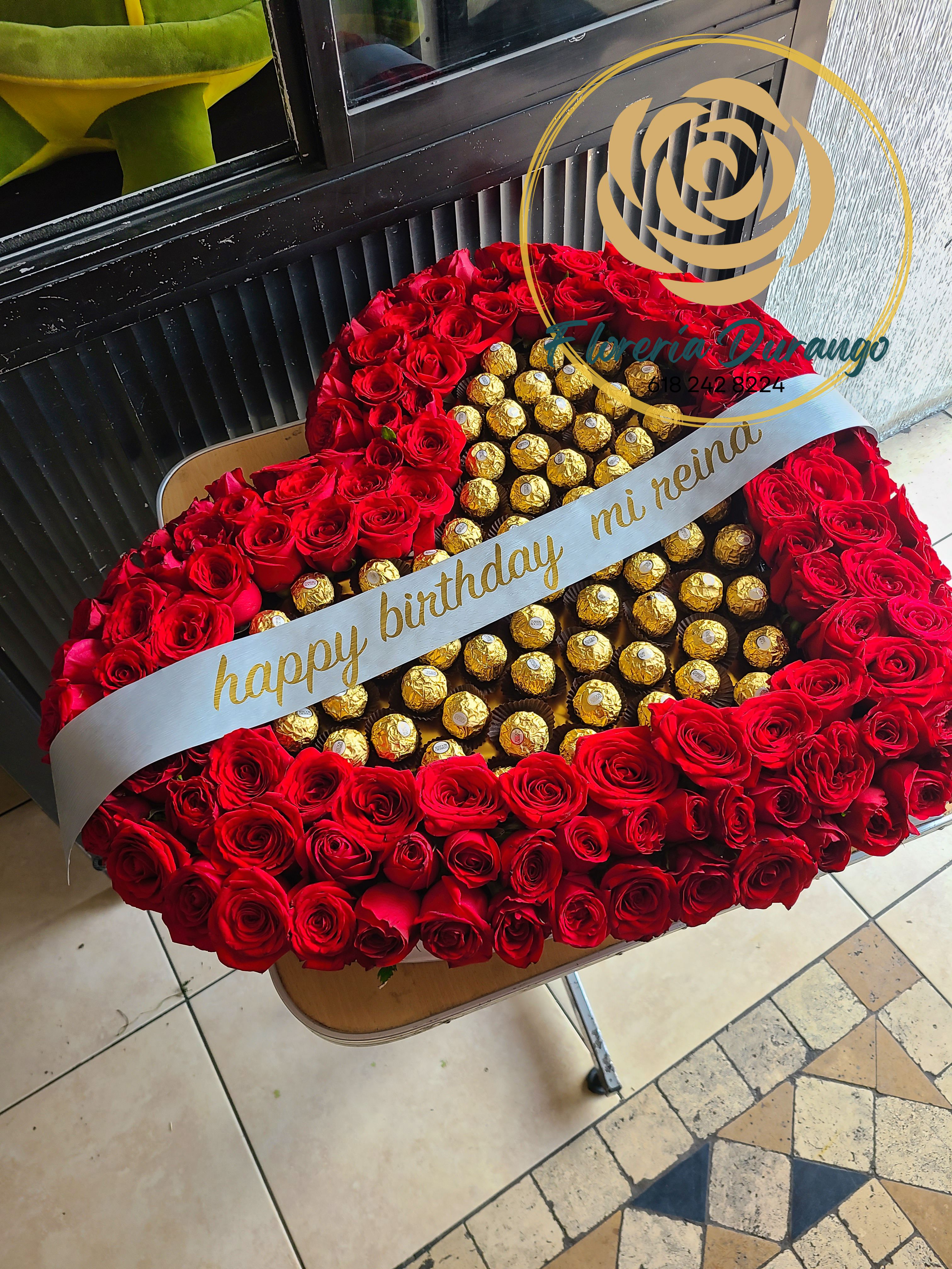 Corazón grande con ferreros