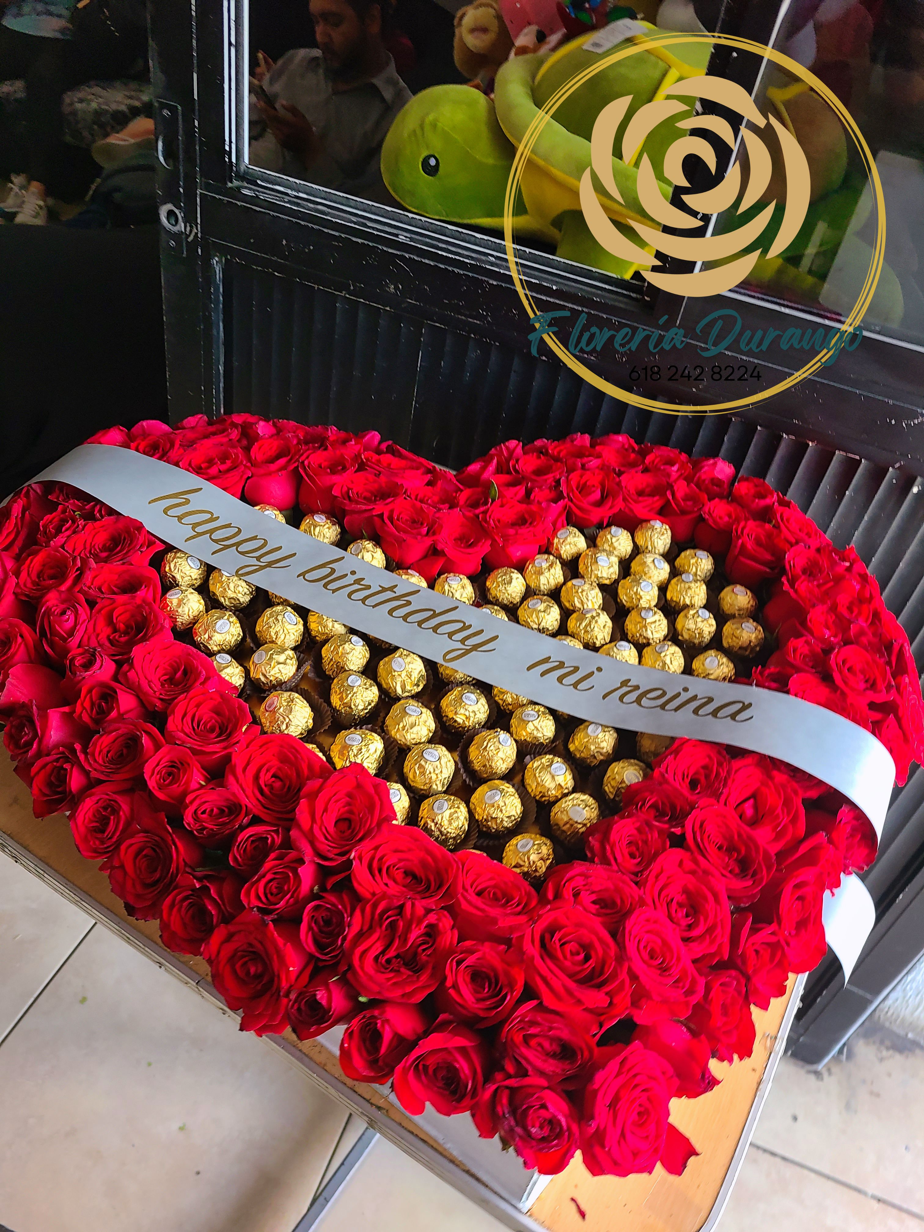 Corazón grande con ferreros