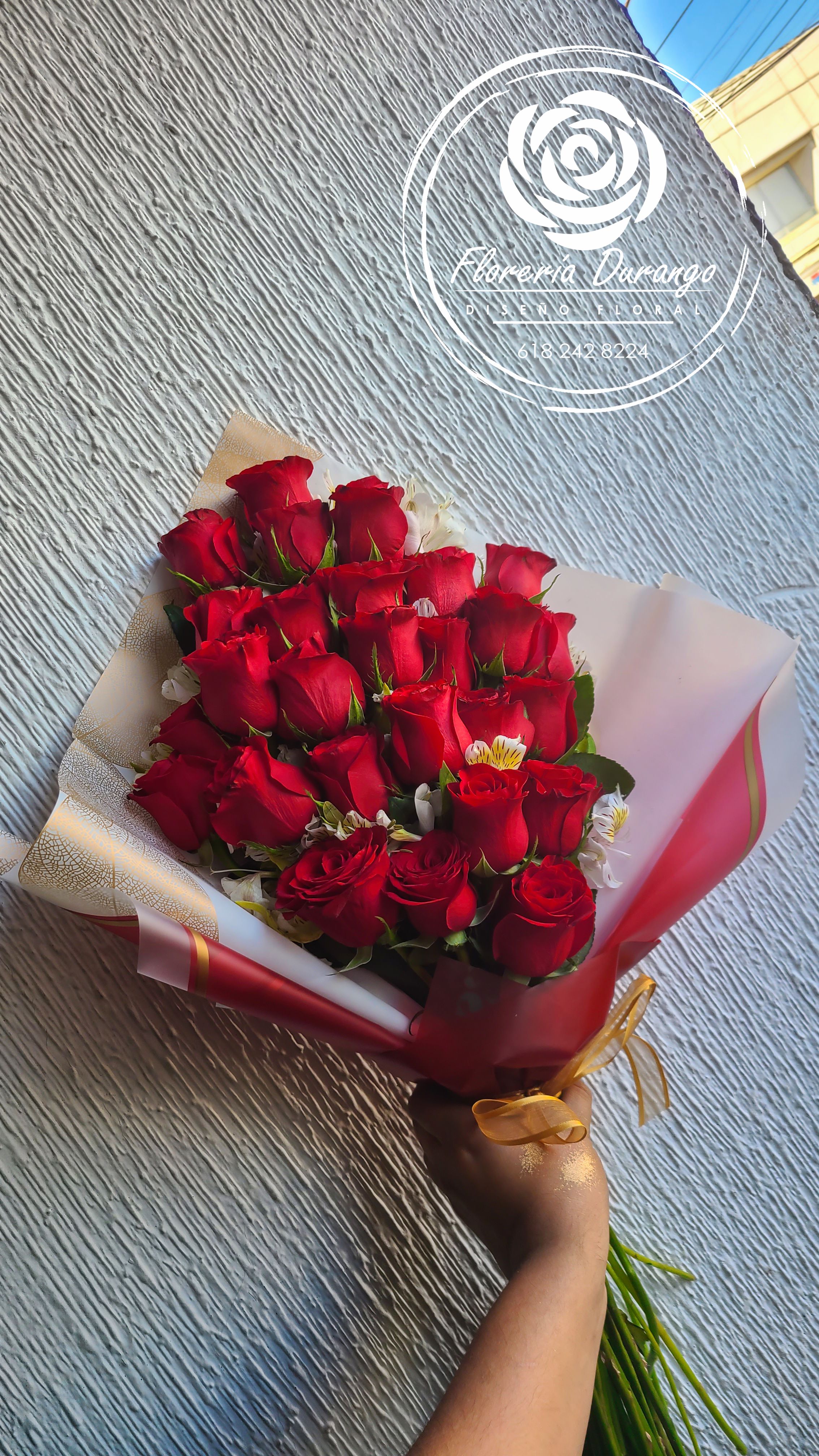 Ramo en brazo de 22 rosas