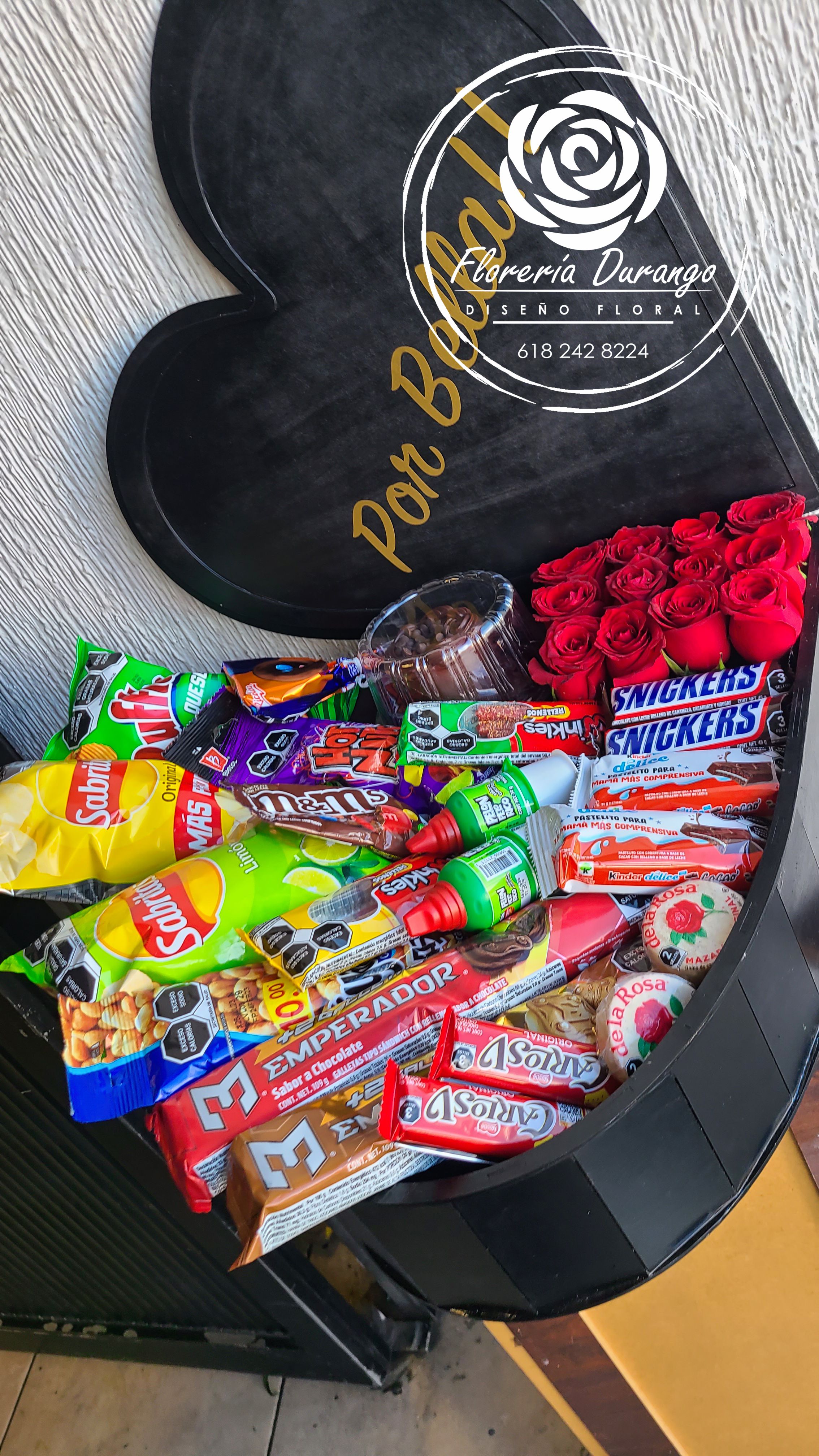 Caja corazón con dulces