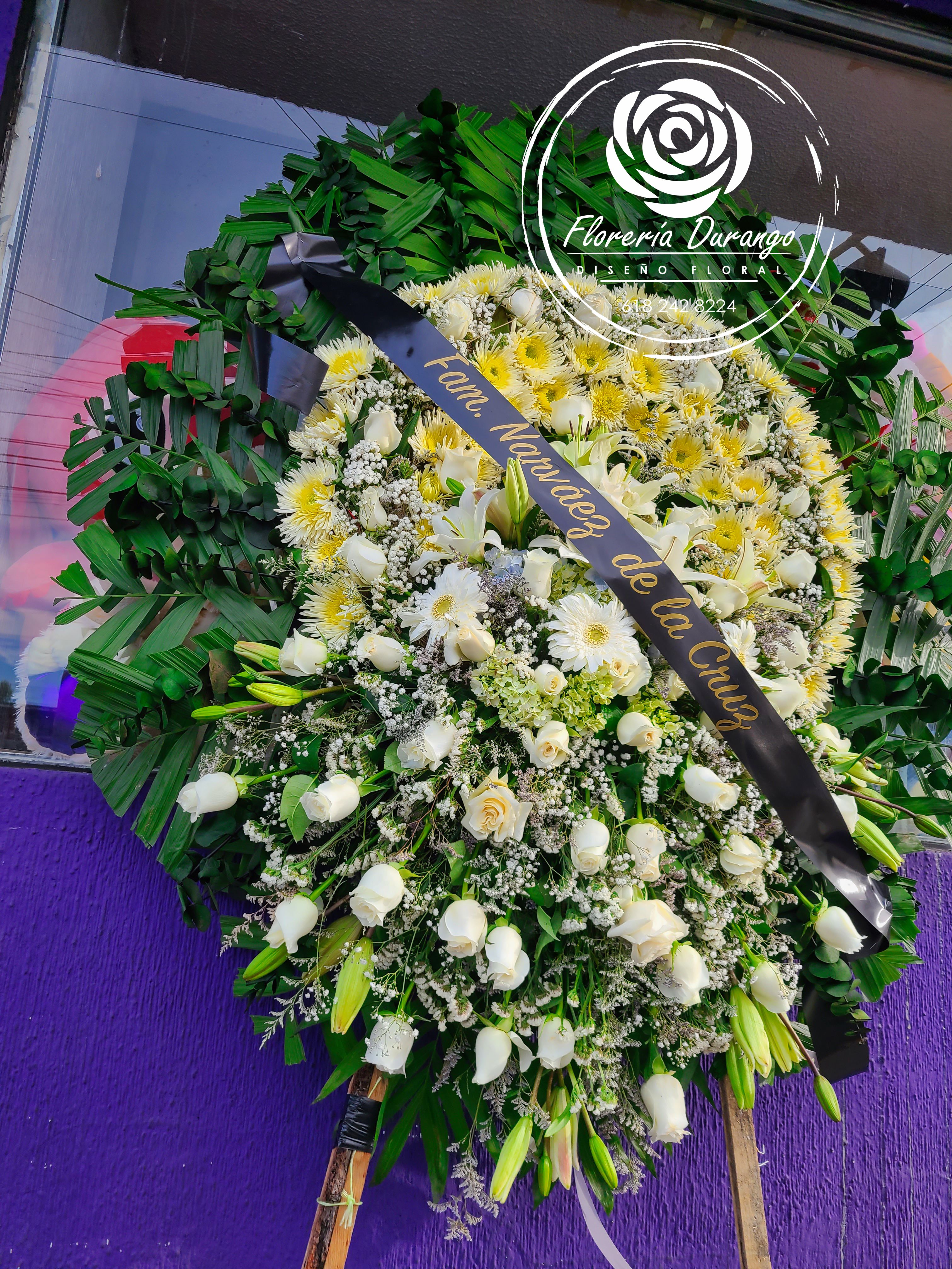 Corona blanca grande