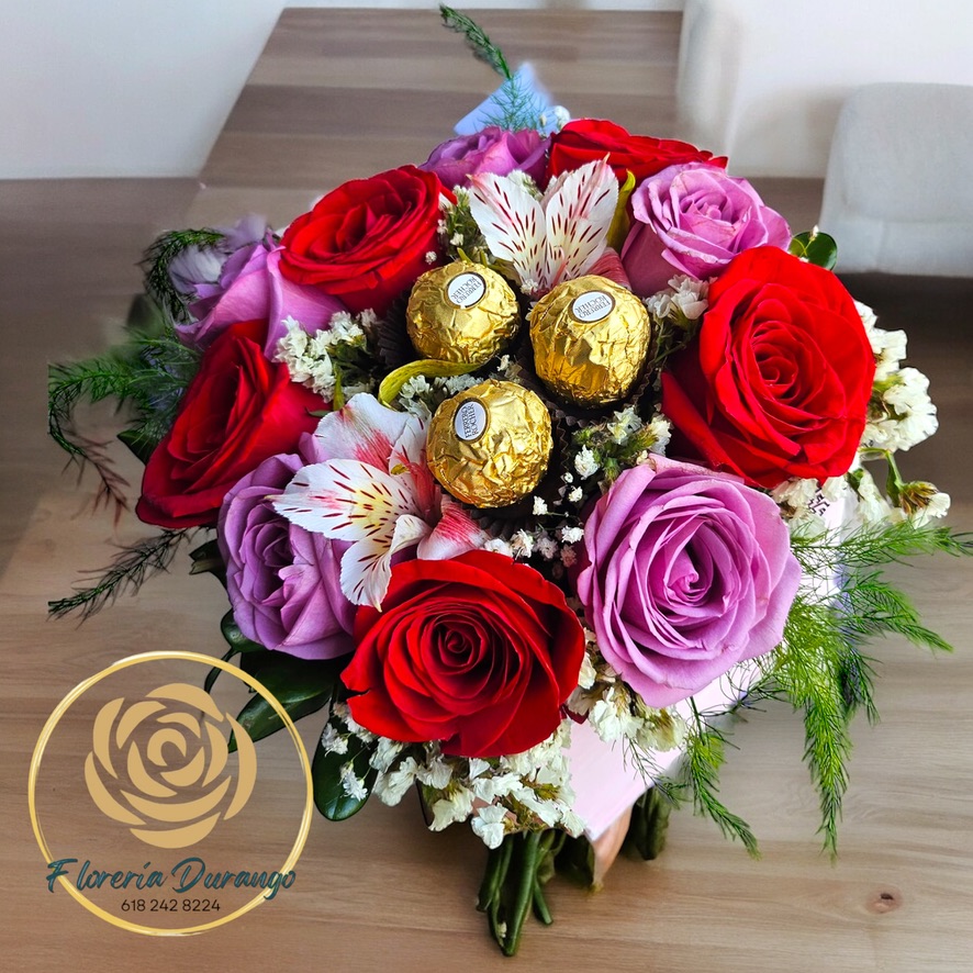 Bouquet de rosas y ferrero