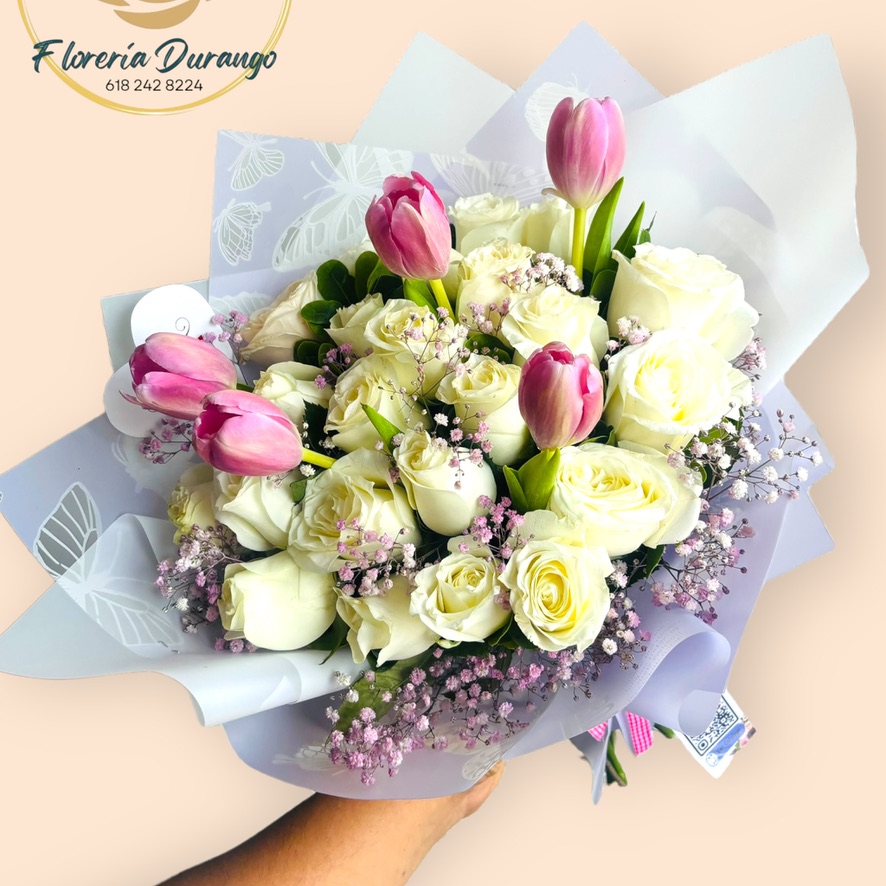 24 rosas blancas con 5 tulipanes