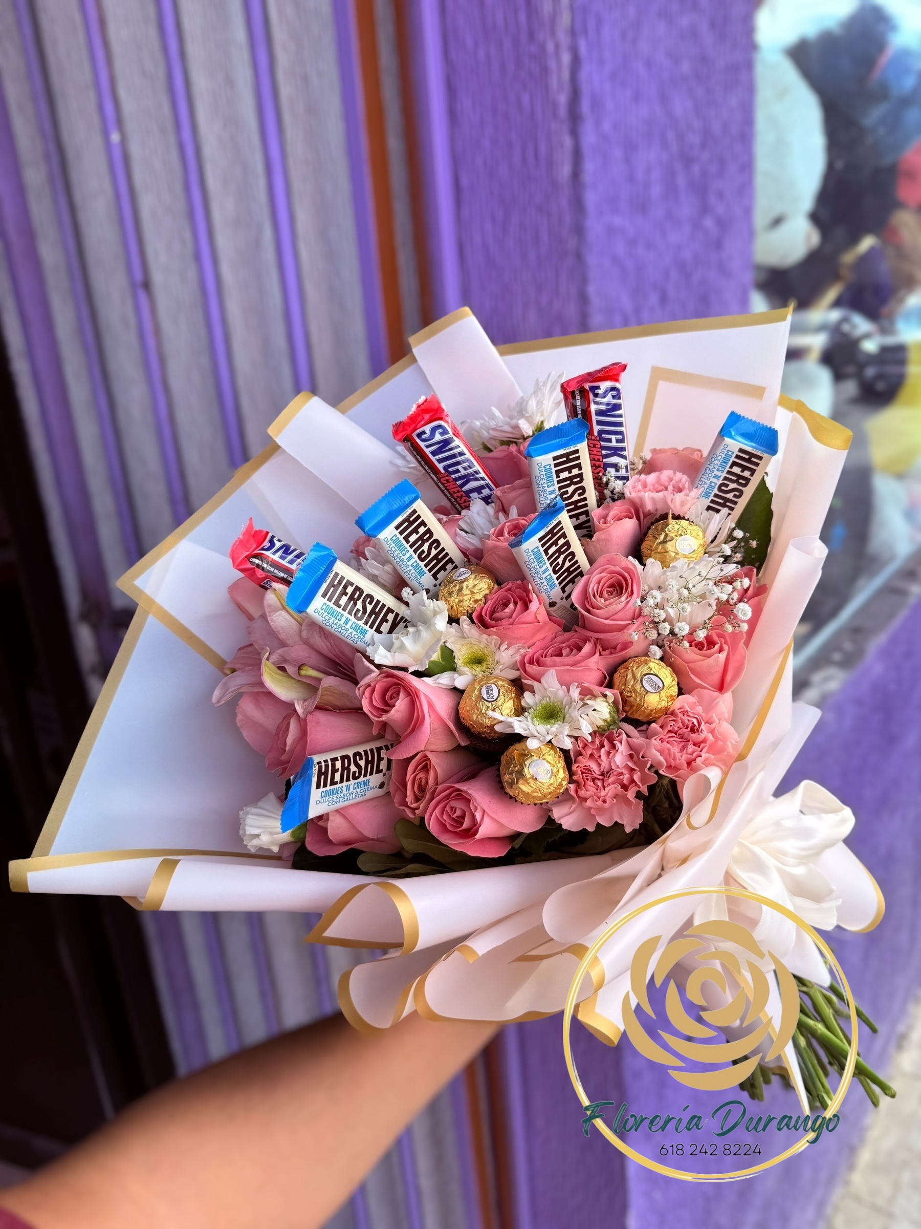 Ramo de chocolate y flores