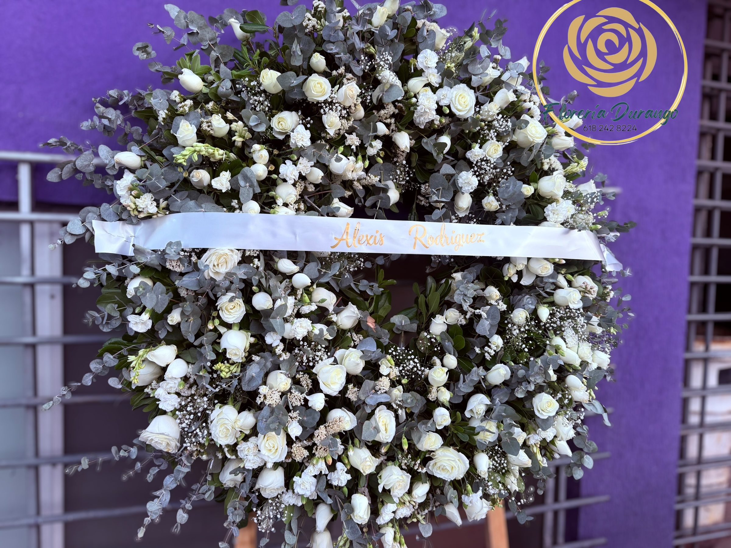 Corona fúnebre de flores