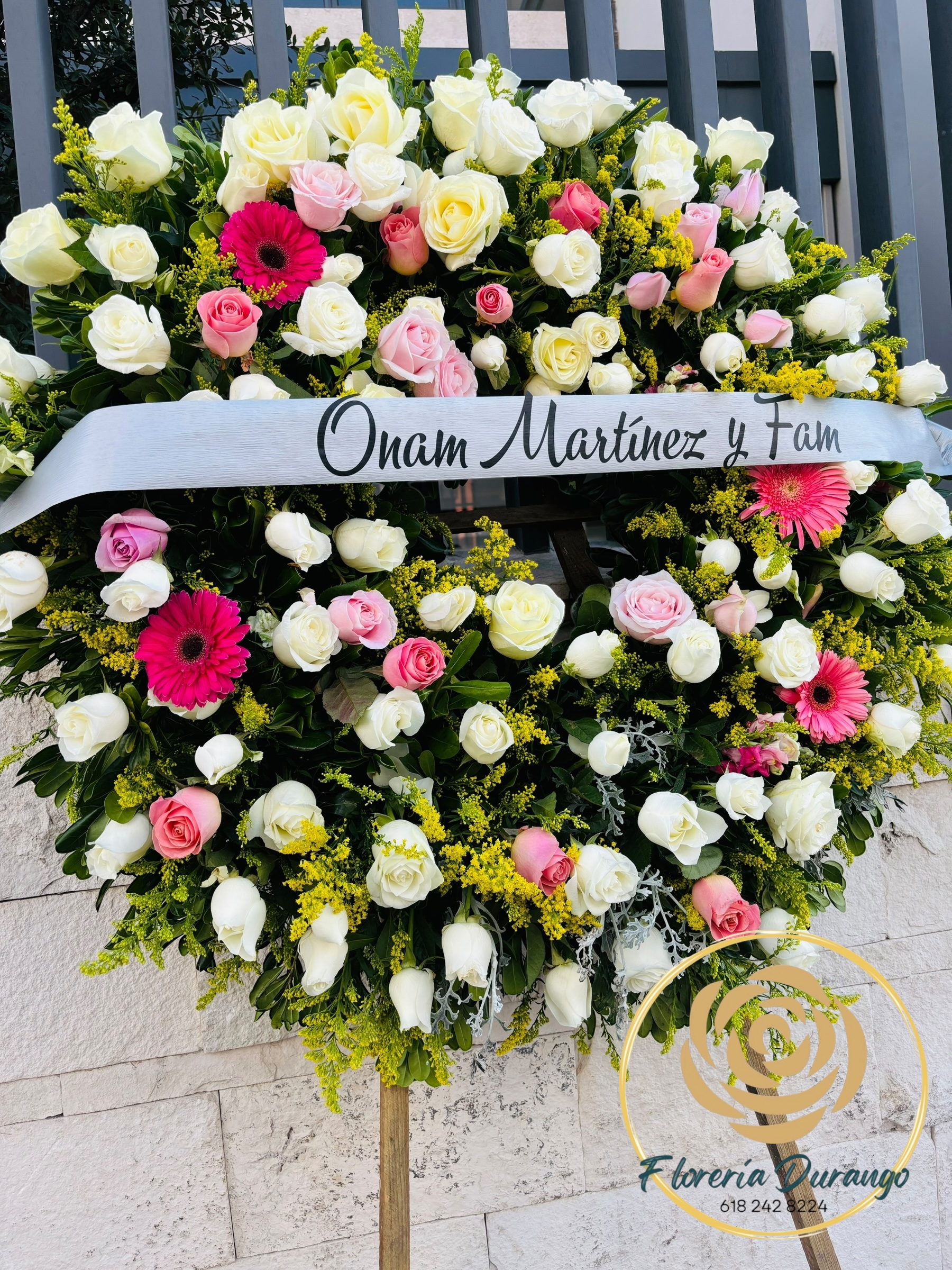 Corona funeraria de flores