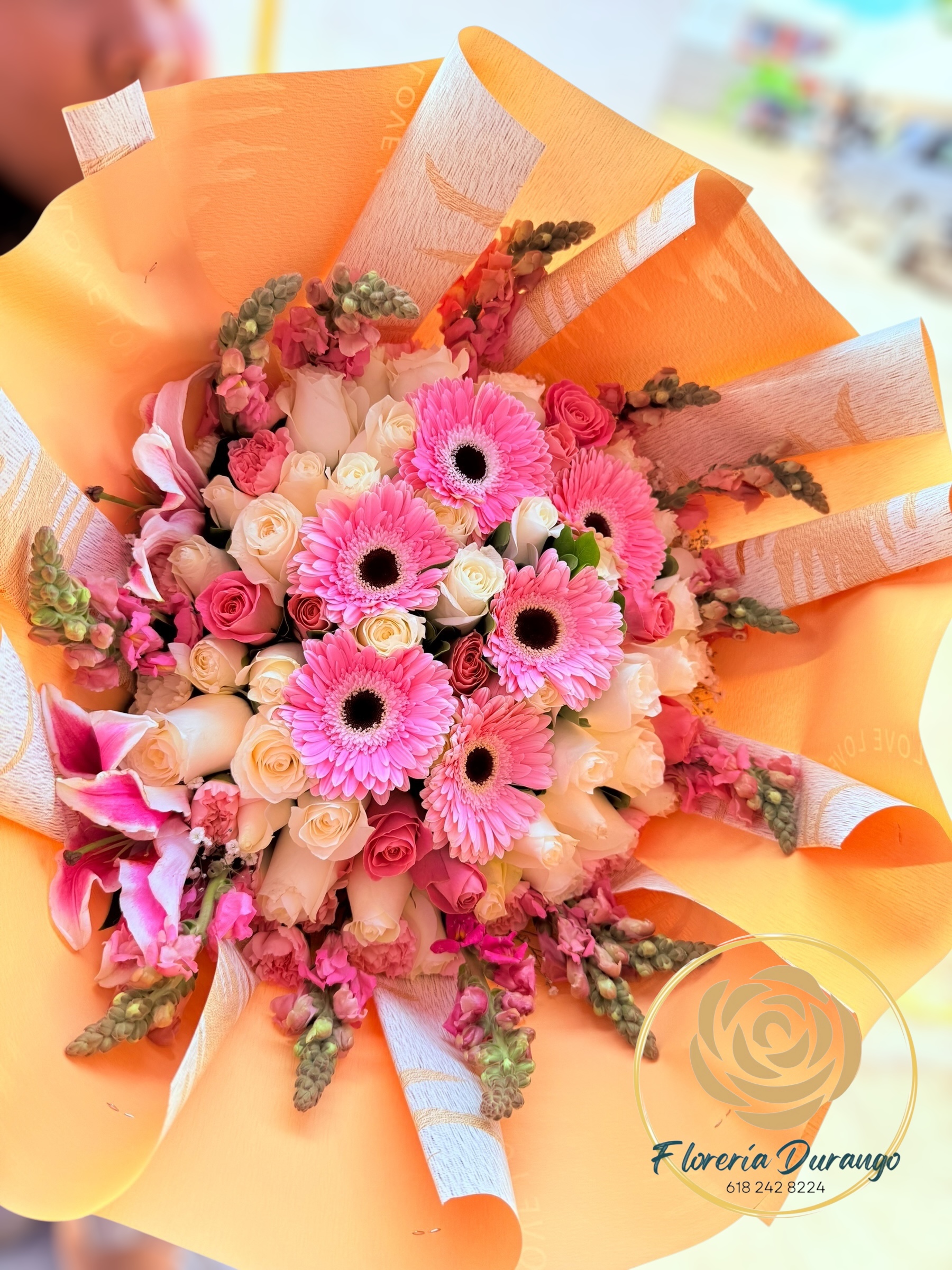 ramo especial de 50 rosas con gerberas