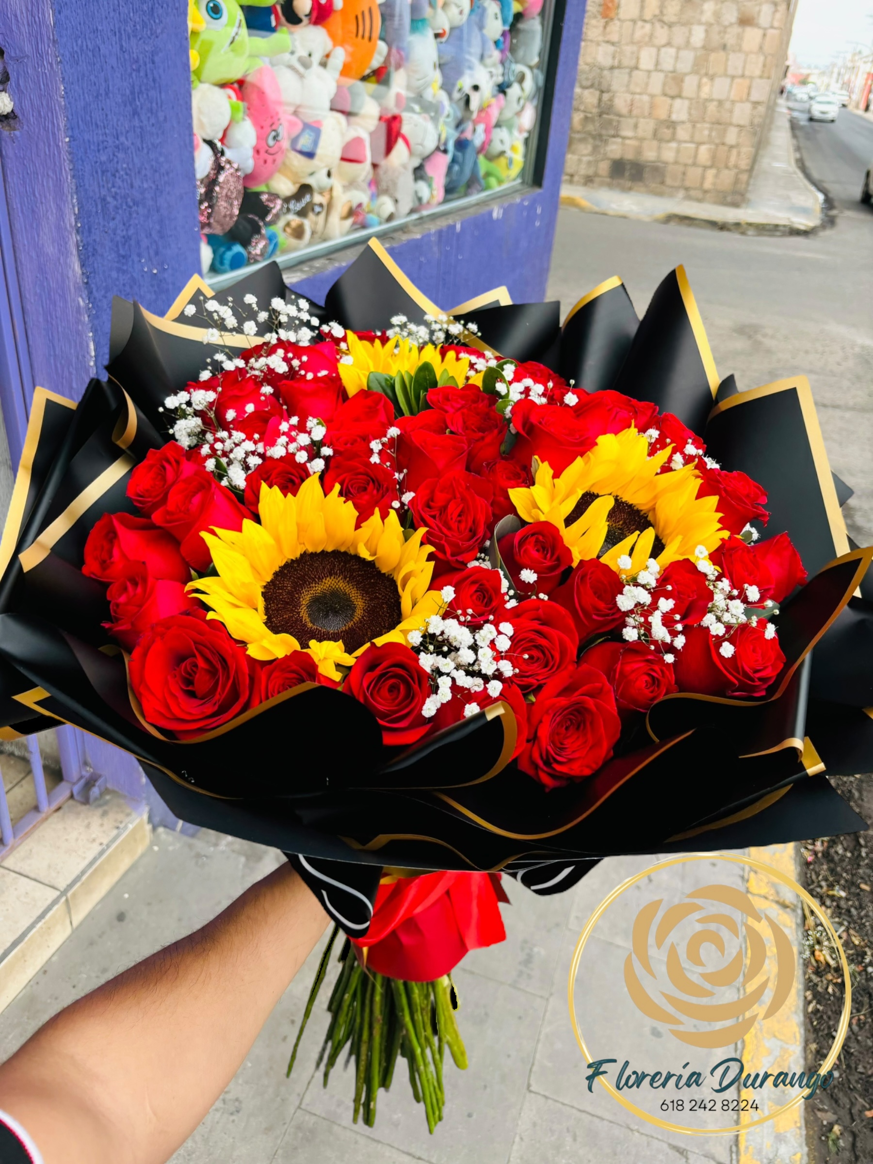 50 rosas con girasoles