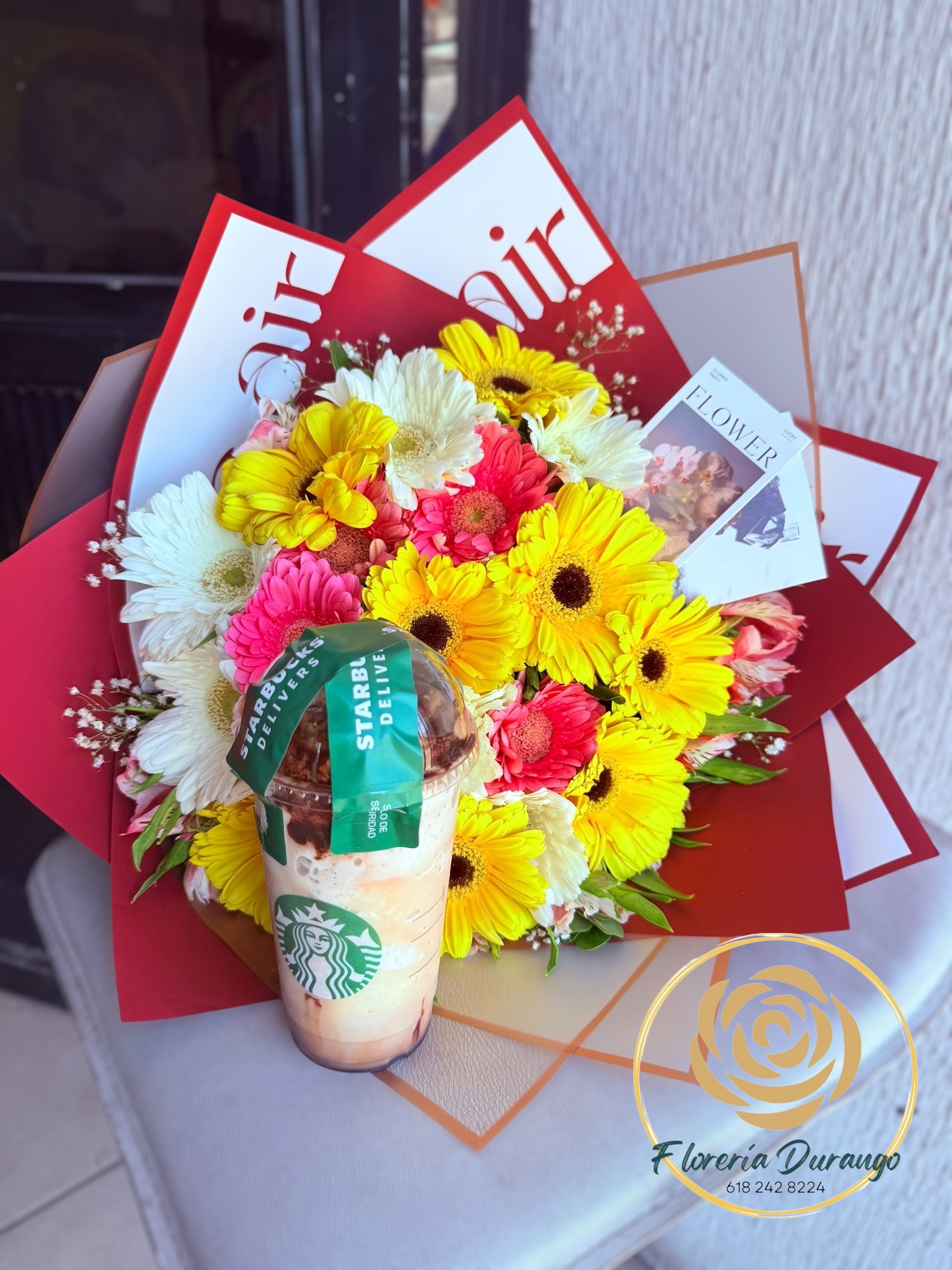 Starbucks con flores