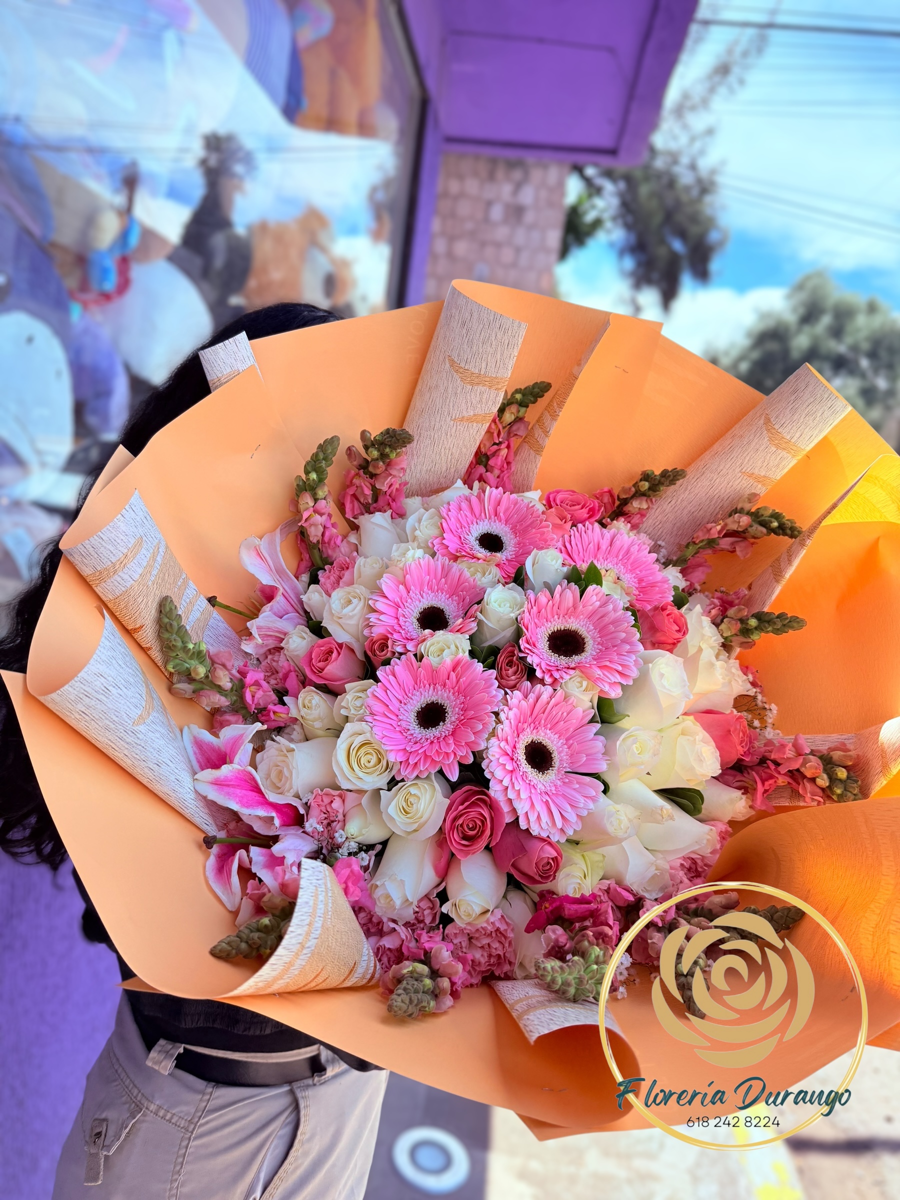 ramo especial de 50 rosas con gerberas