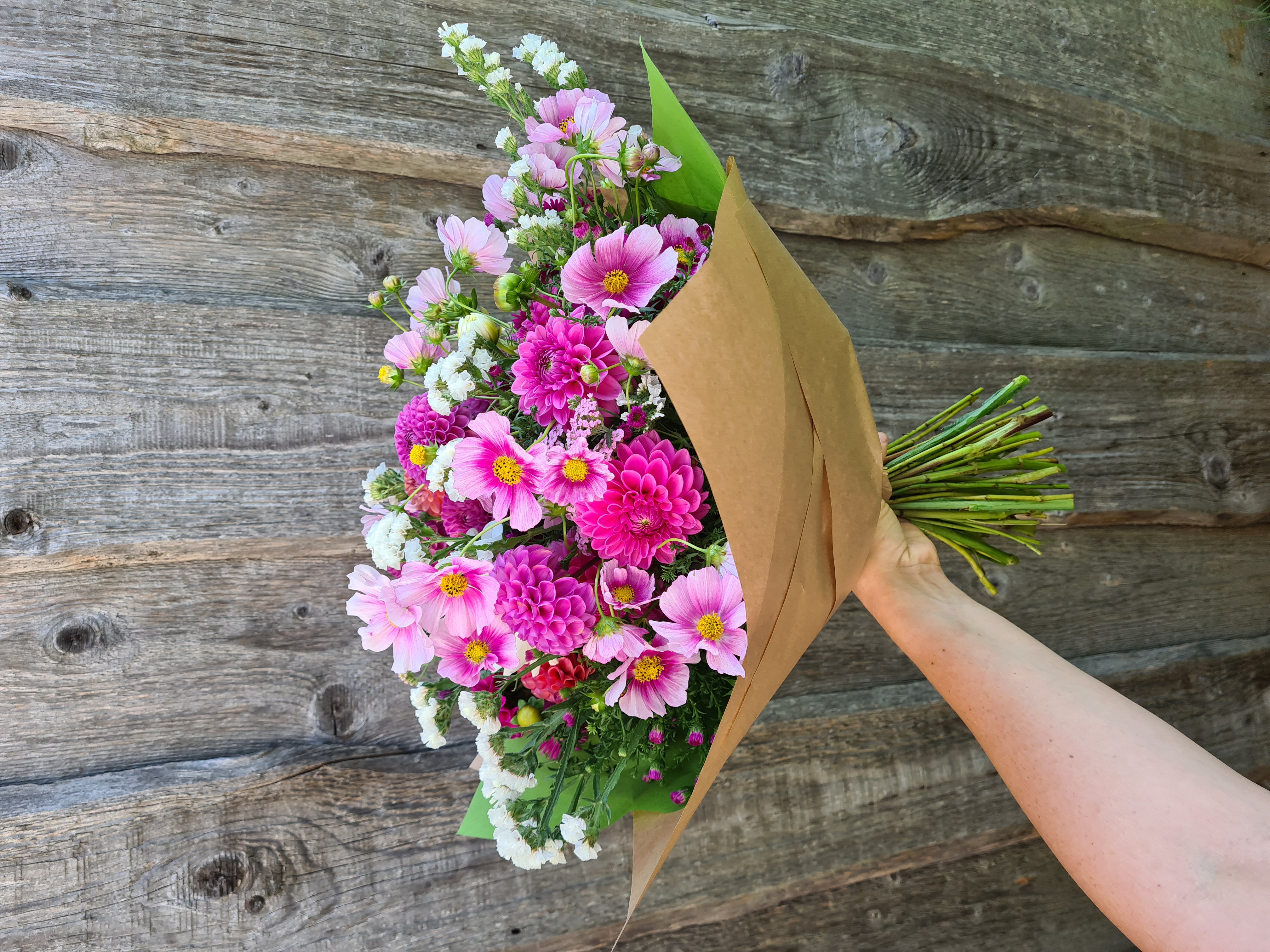 Sezoninių gėlių puokštė