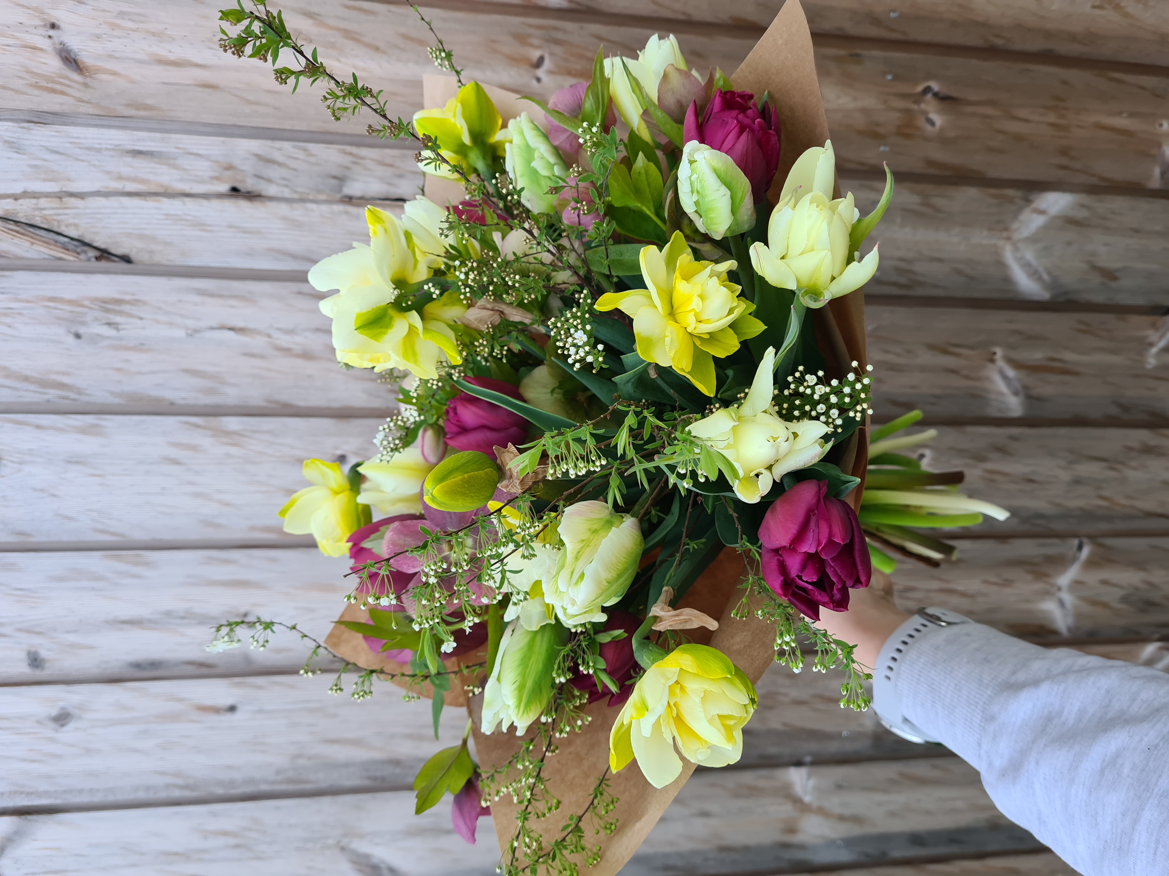 Sezoninių gėlių puokštė