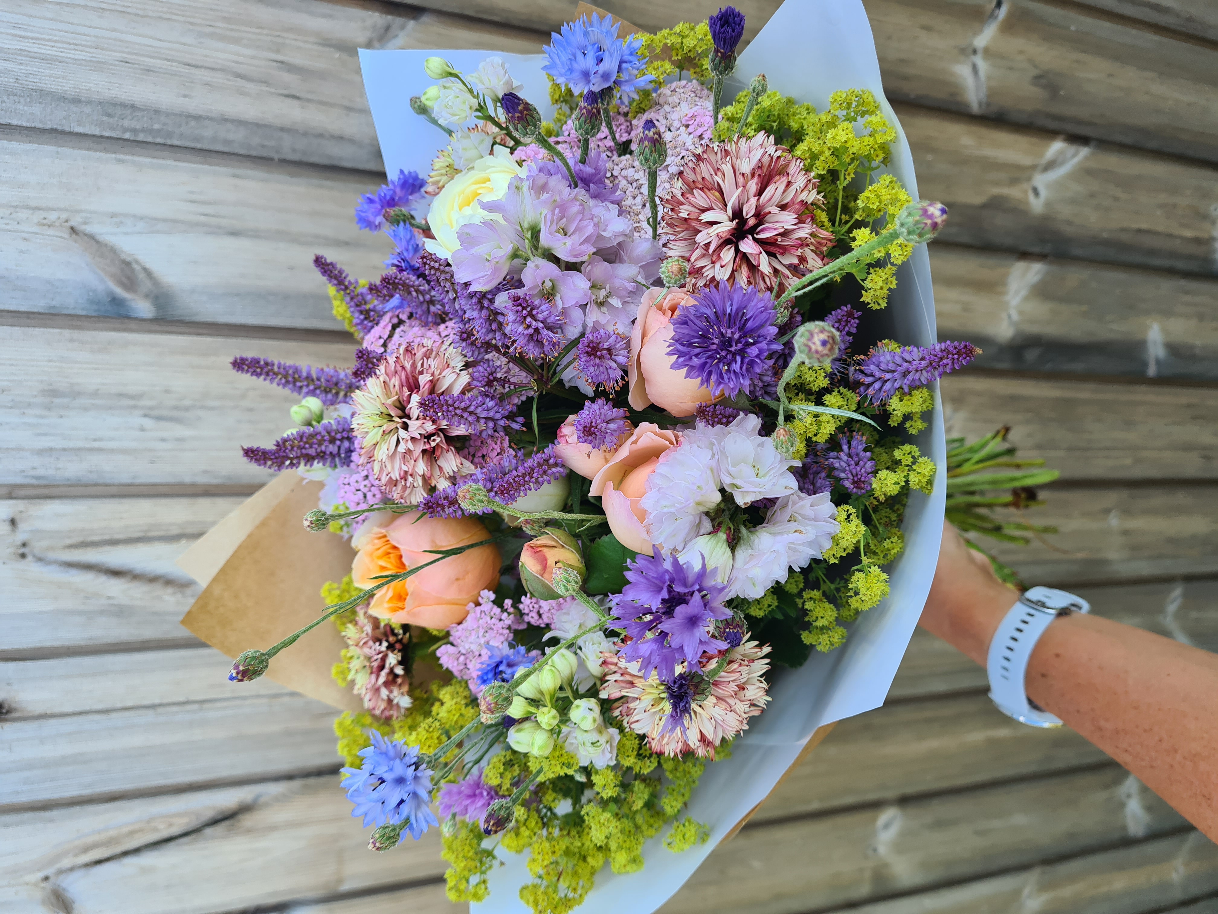 Sezoninių gėlių puokštė