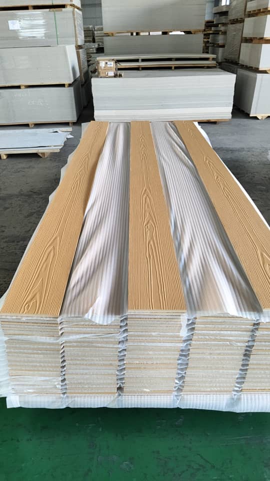 Wood-textured composite planks