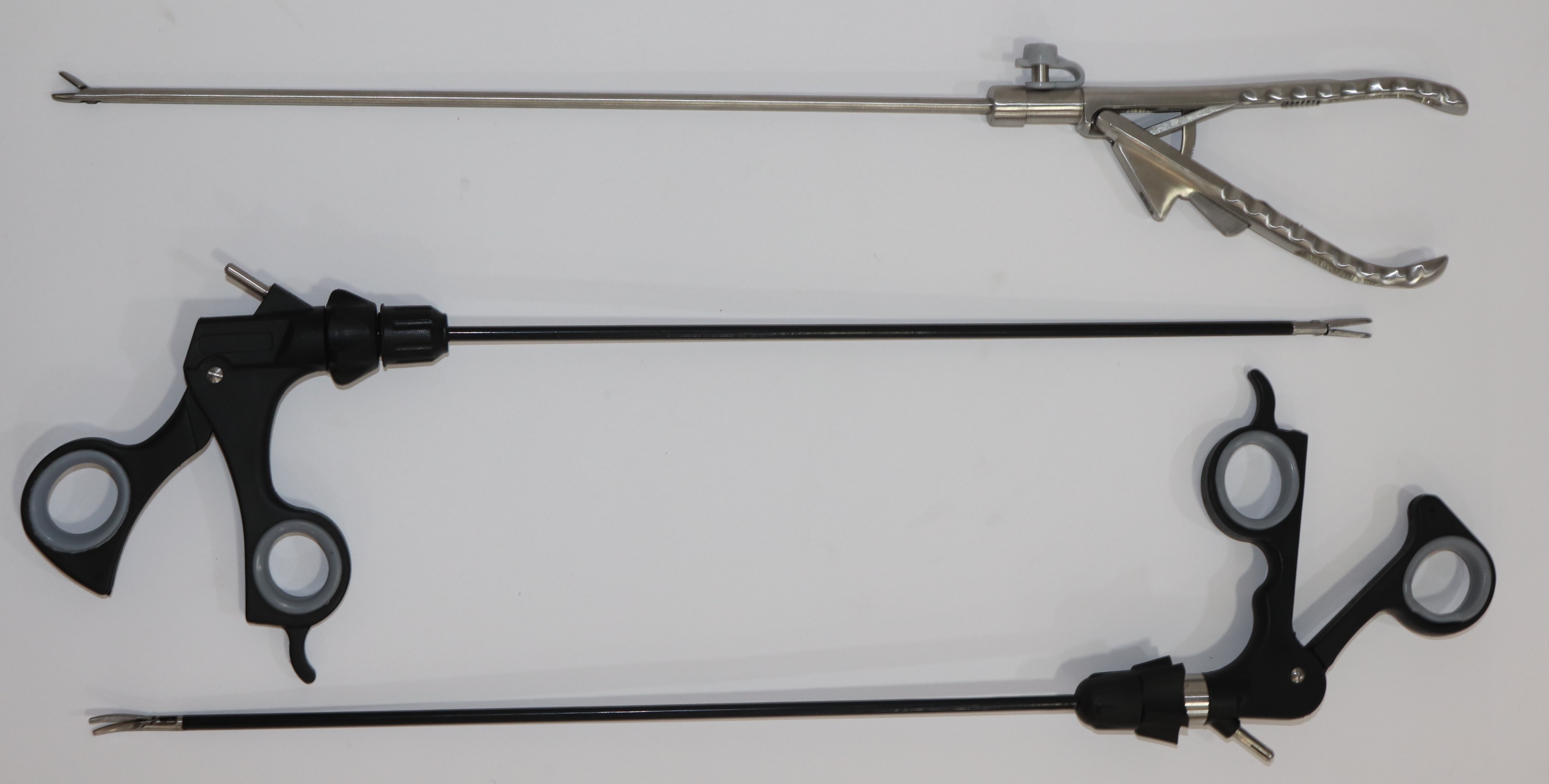 Set of laparoscopic surgical 3 mm/5 mm instruments of short length 14-15 cm