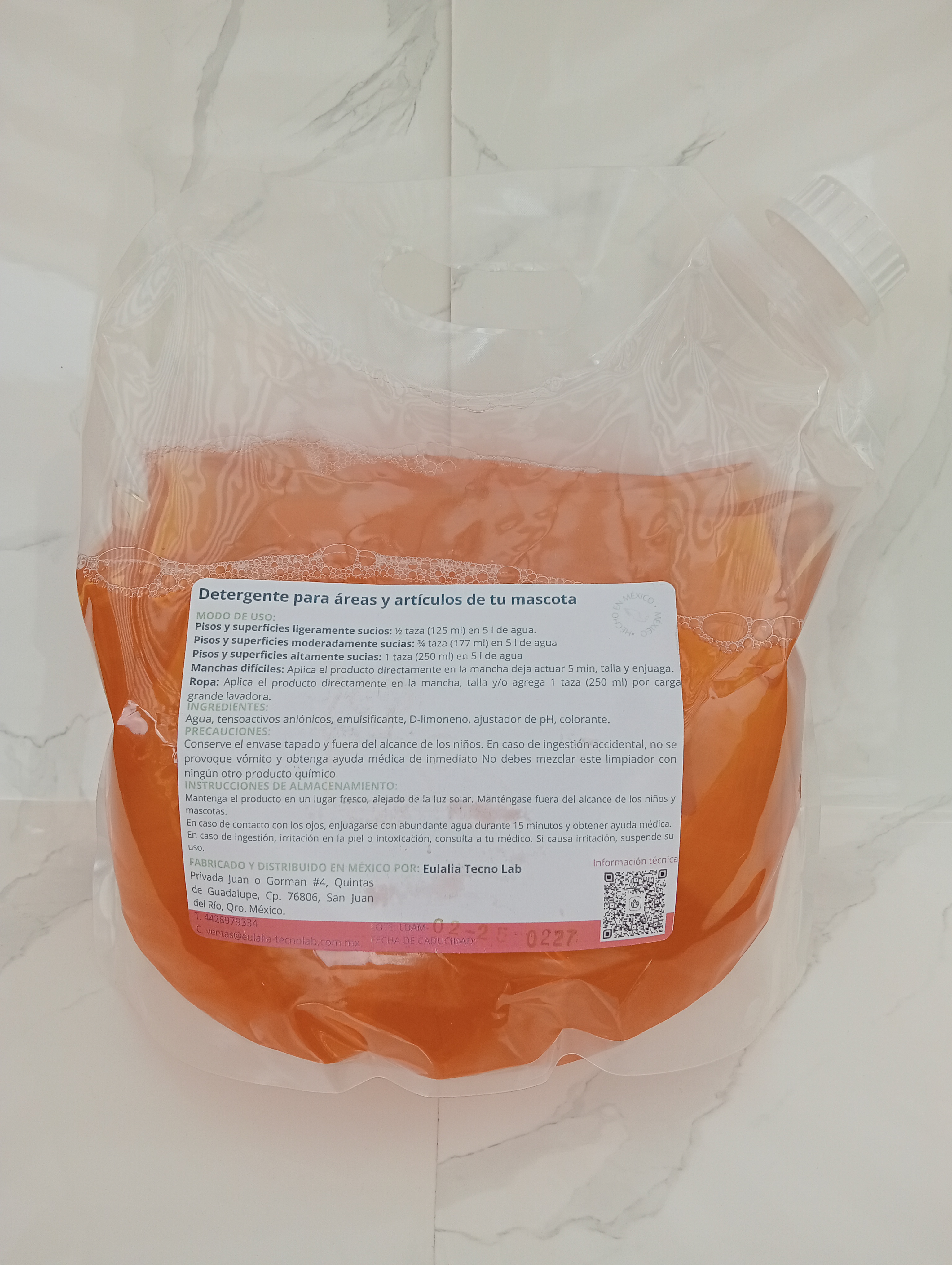 Limpiador Desinfectante para Áreas de Mascotas 