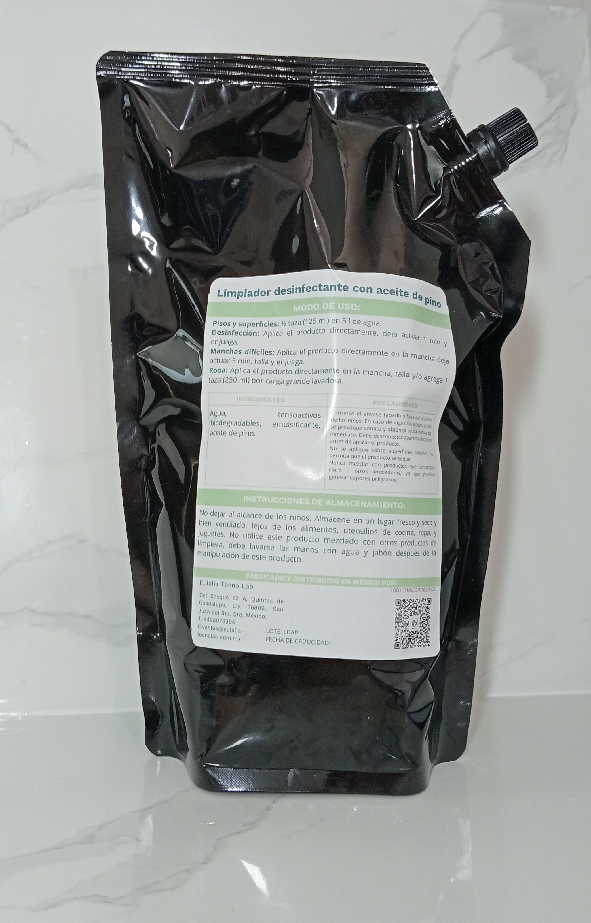 Limpiador desinfectante con aceite de pino