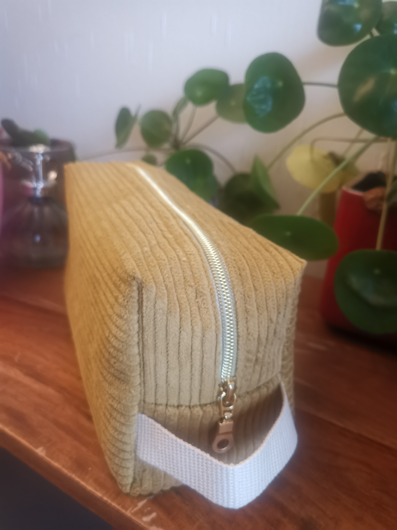 The Trousse de Toilette jaune