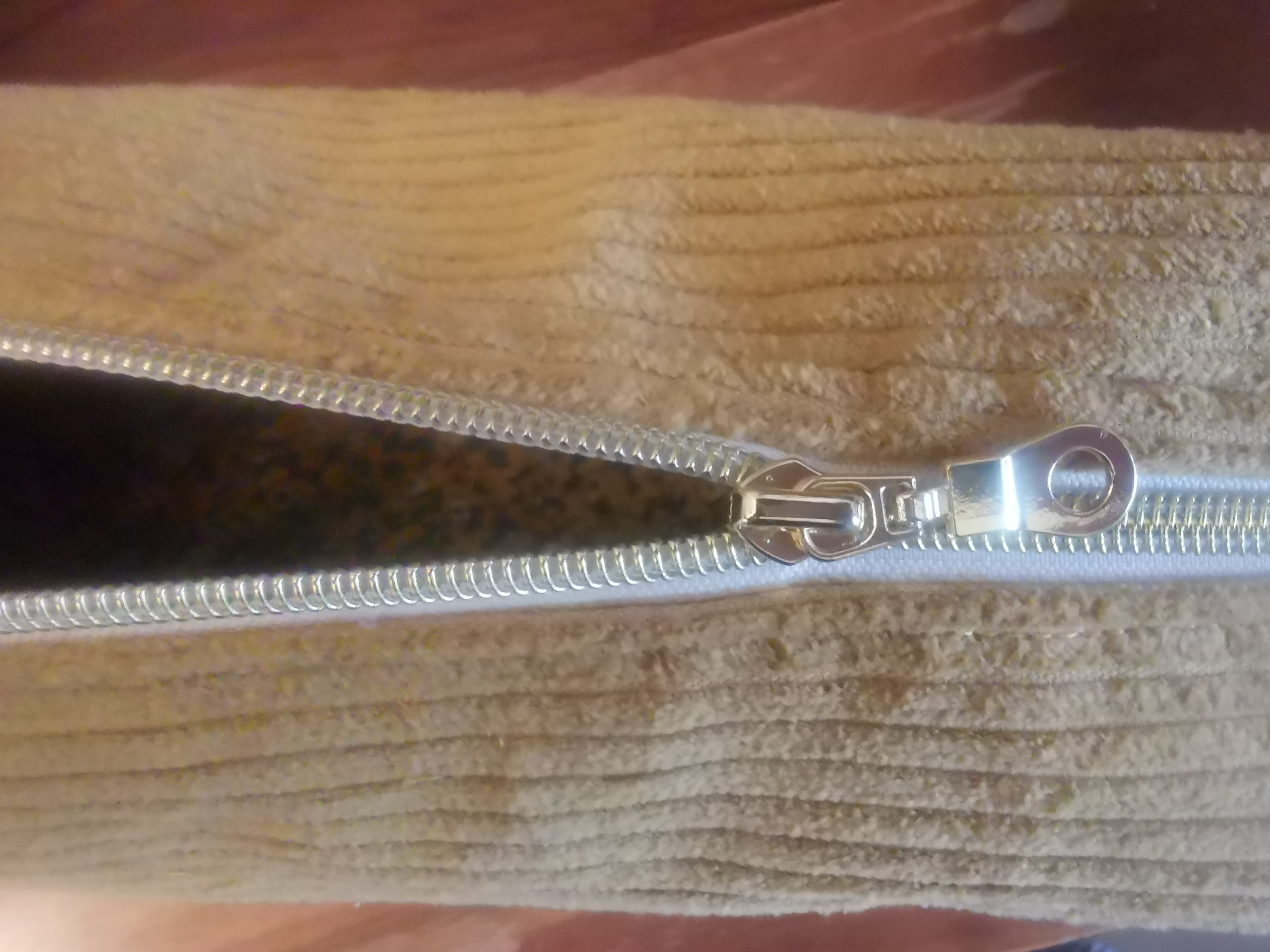 The Trousse de Toilette jaune