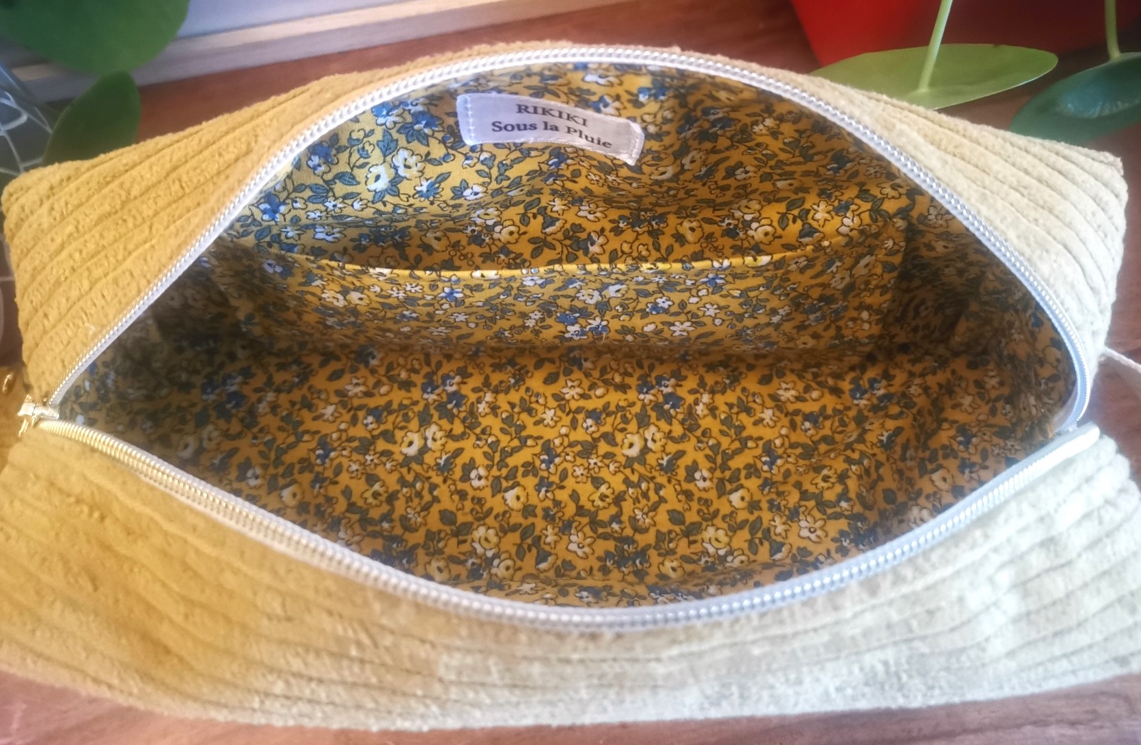 The Trousse de Toilette jaune