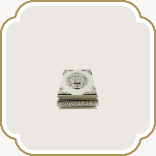 Cache coran blanc