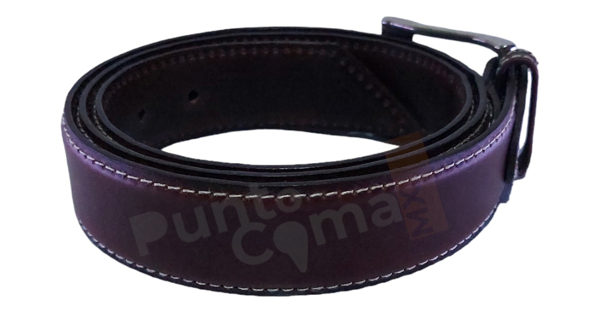 Bolsa con 12 cinturones de piel
