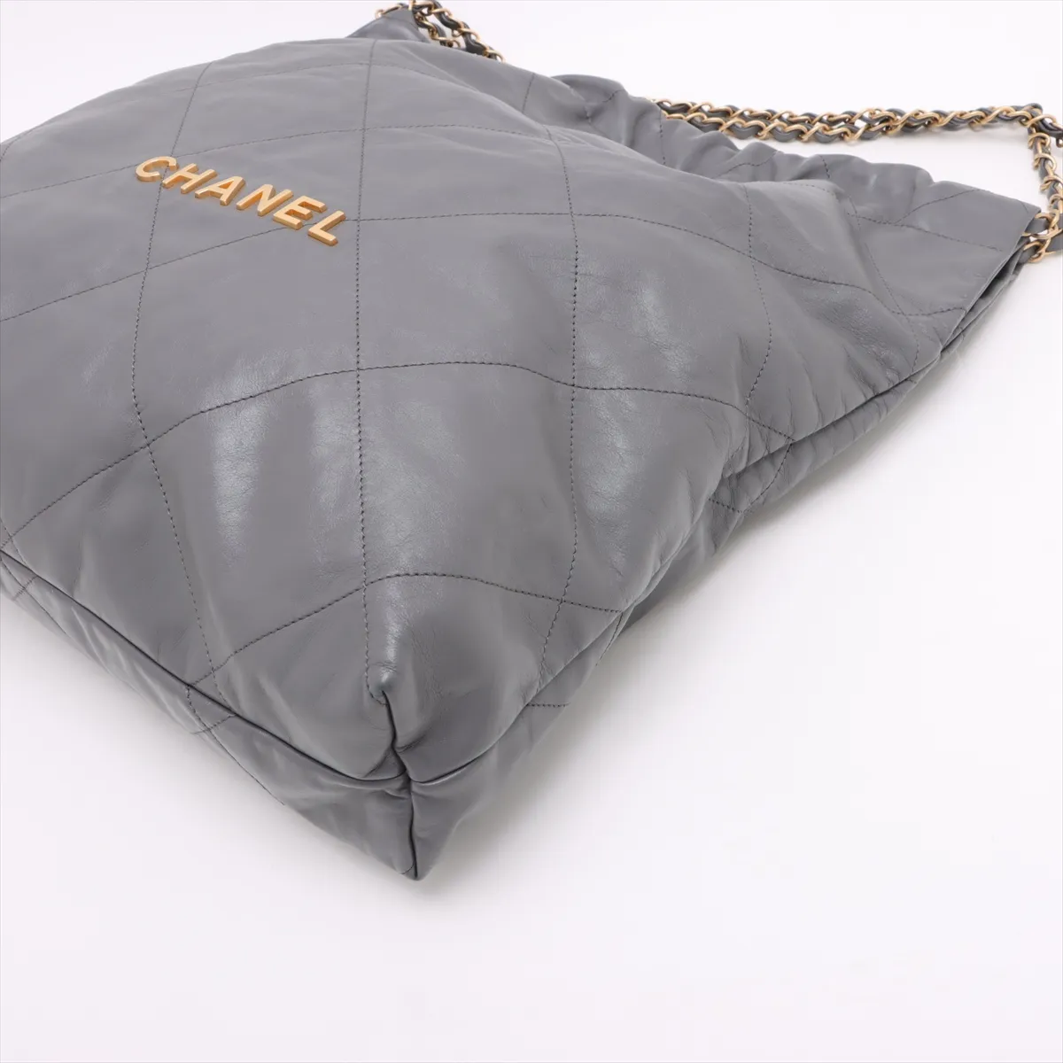 Chanel 22 Shiny Calfskin & Gold-Tone Metal