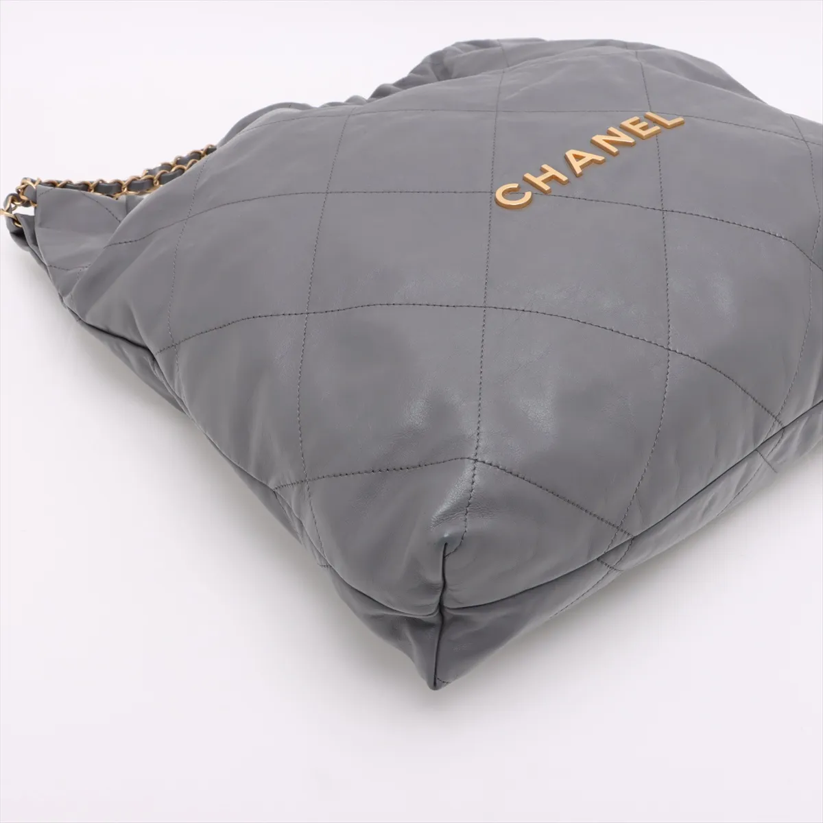 Chanel 22 Shiny Calfskin & Gold-Tone Metal