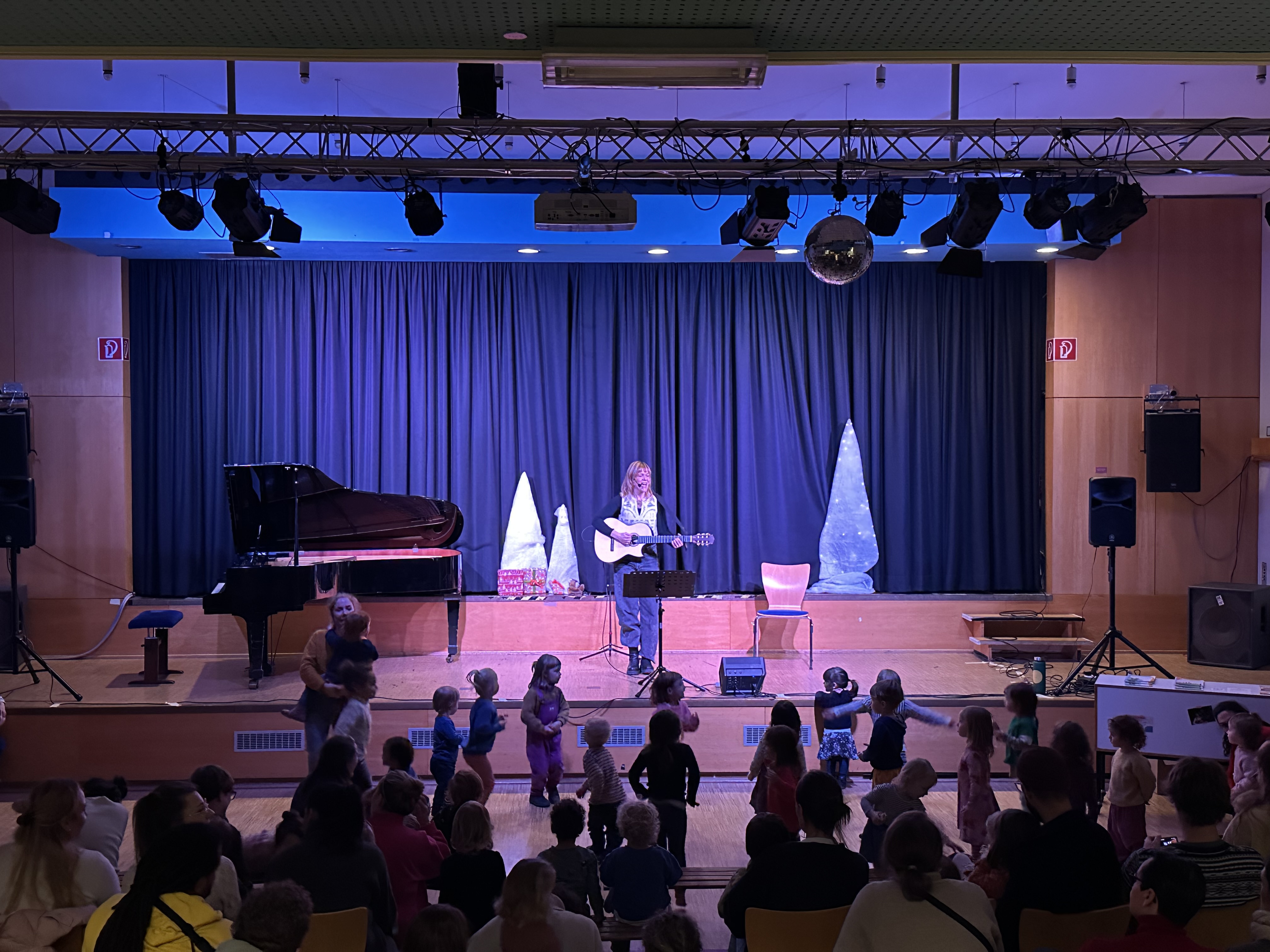 08.11.25 / 16 Uhr Mitmachkonzert mit Lena & Basti