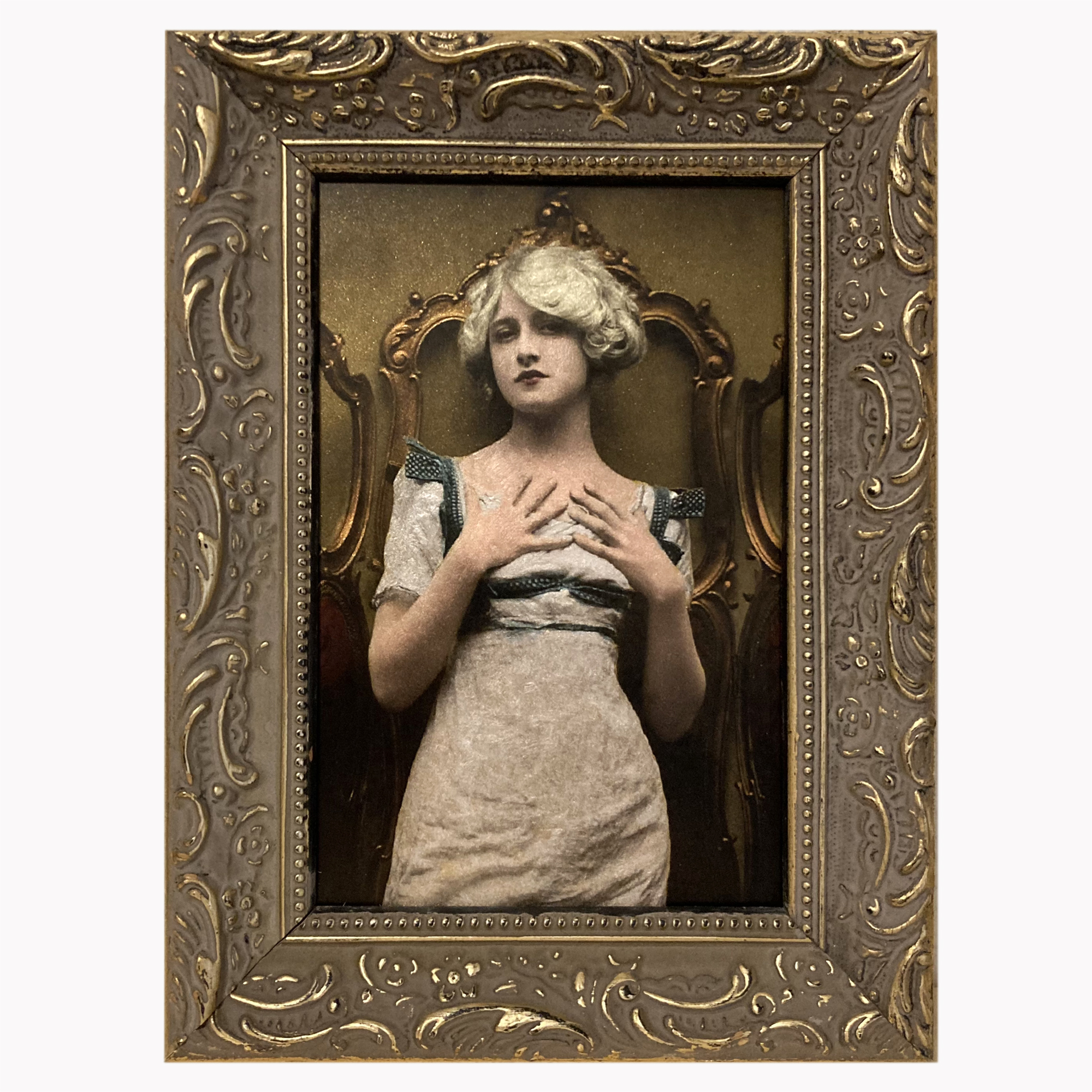 Beauté rétro, cadre baroque