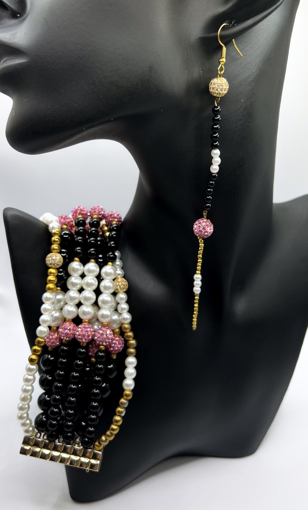 ONYX AND PEARLS