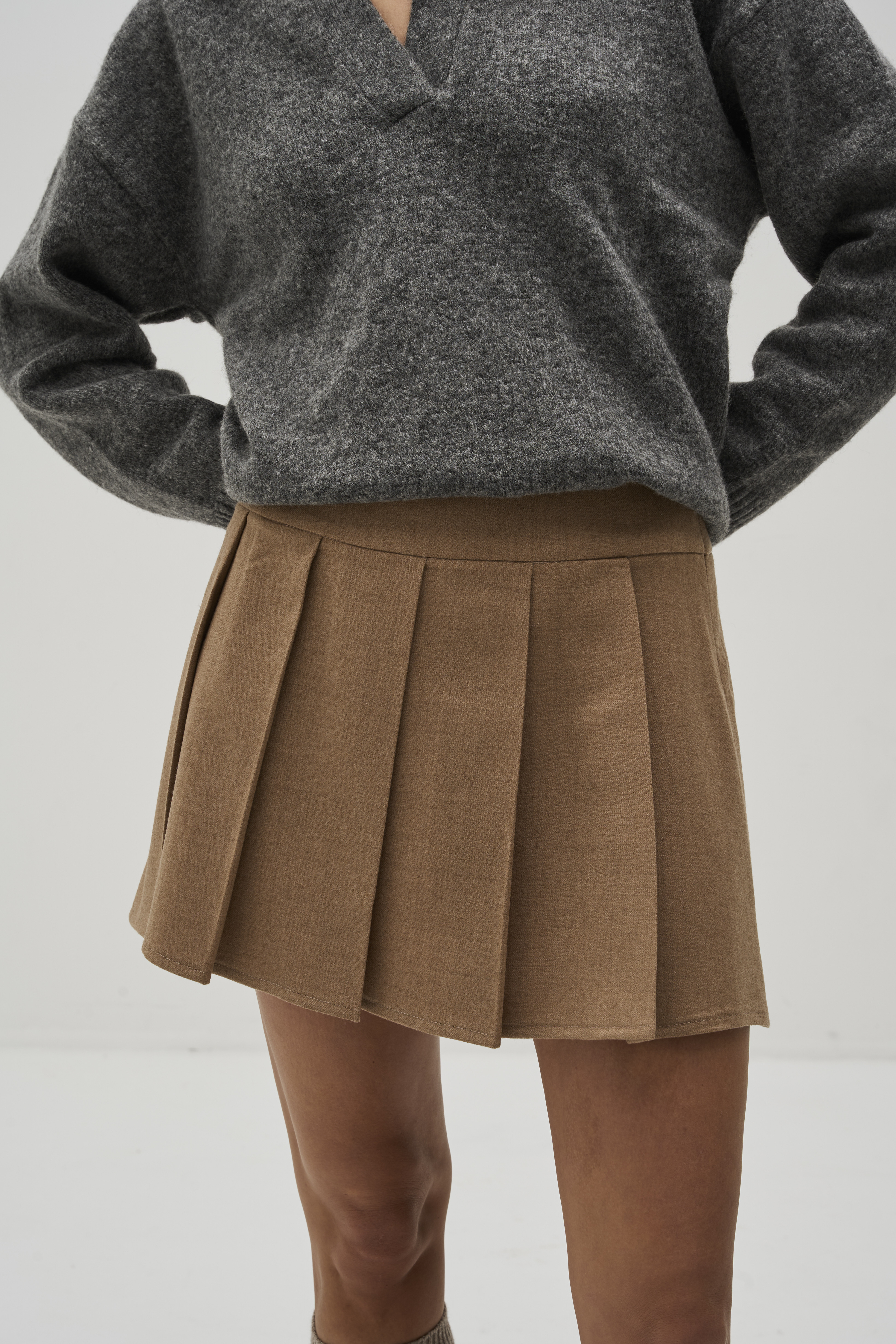 Mini pleated skirt camel
