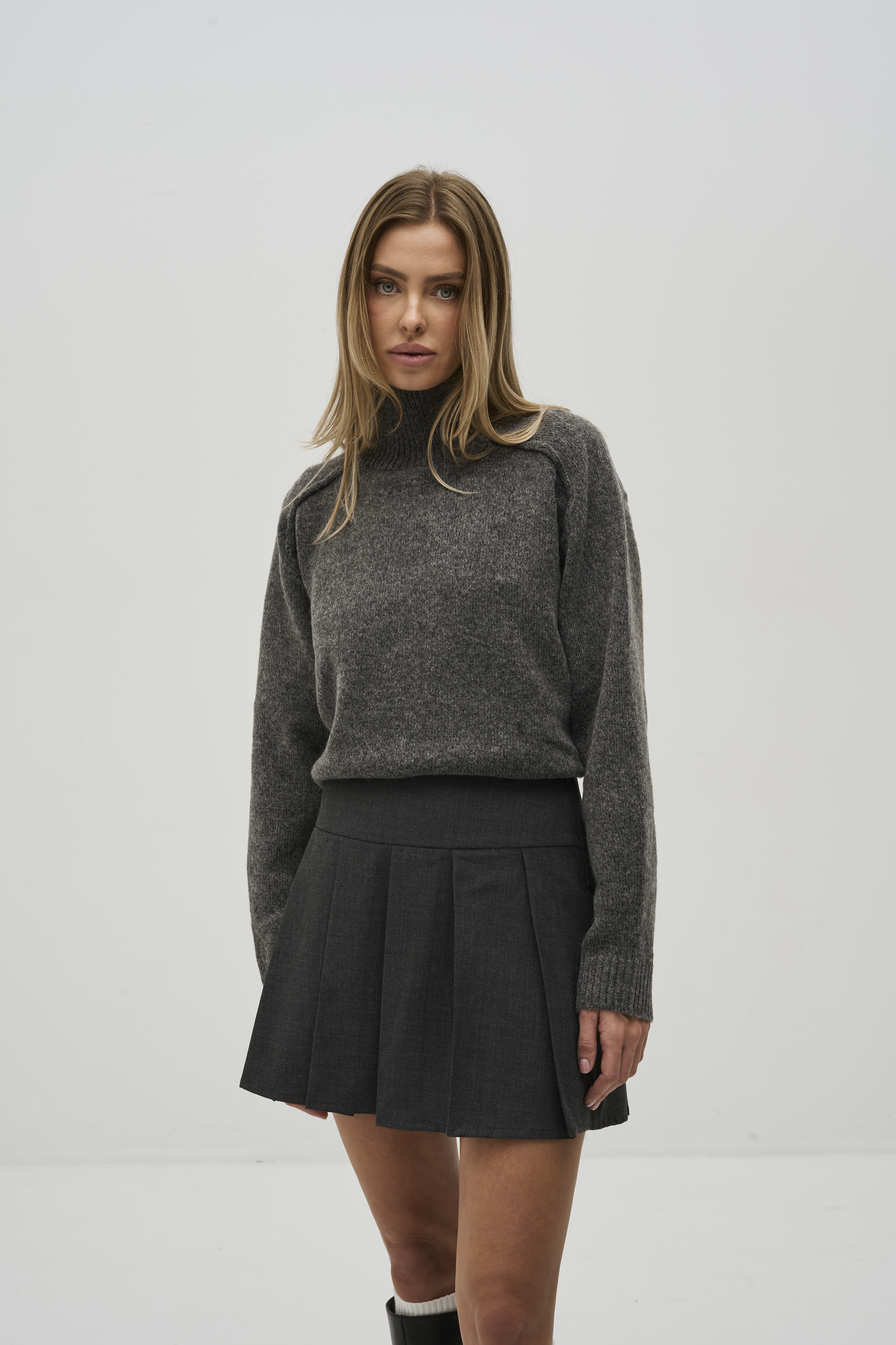 Mini pleated skirt grey