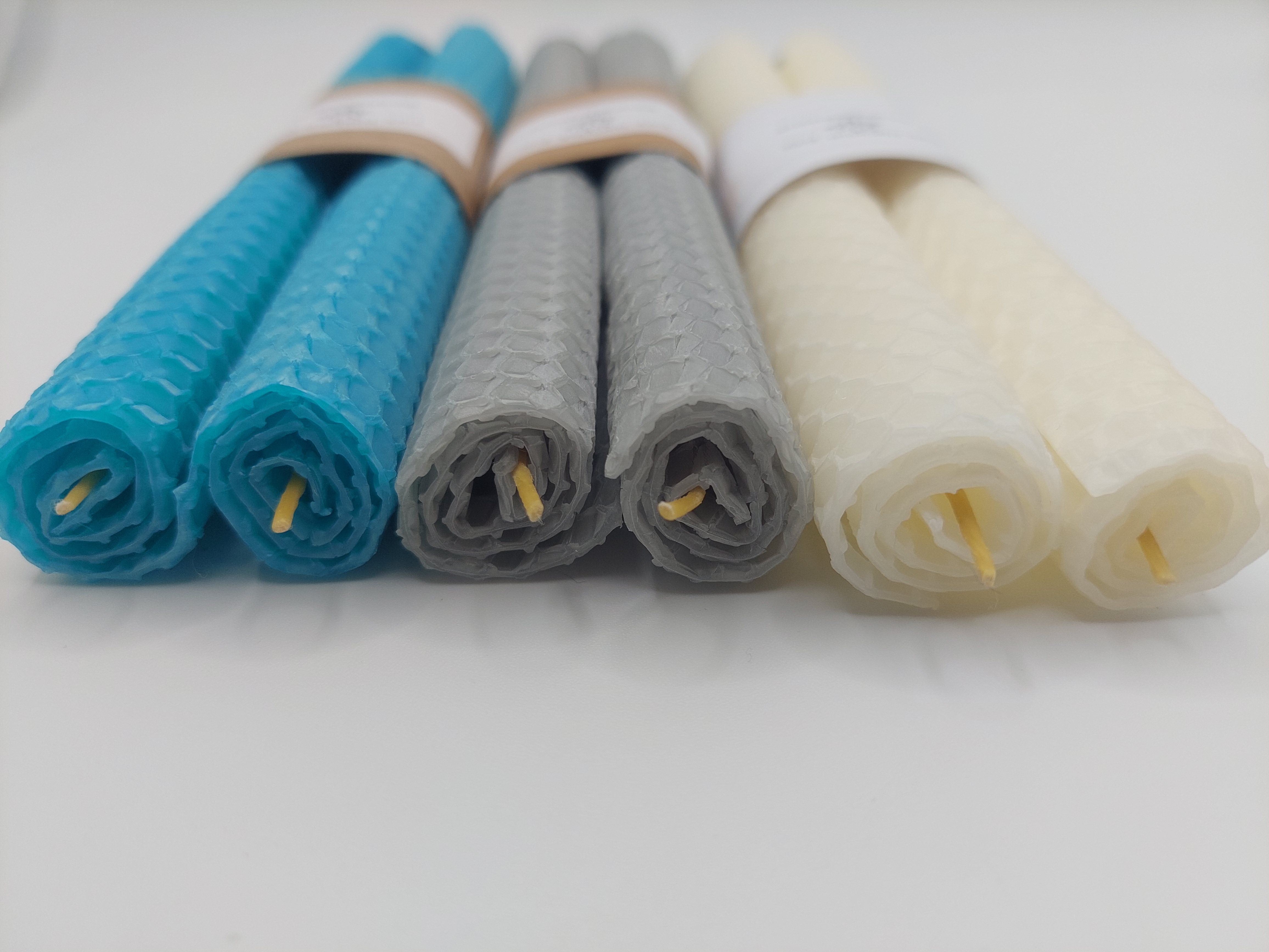  Bienenwachskerzen in fröhlichen Farben