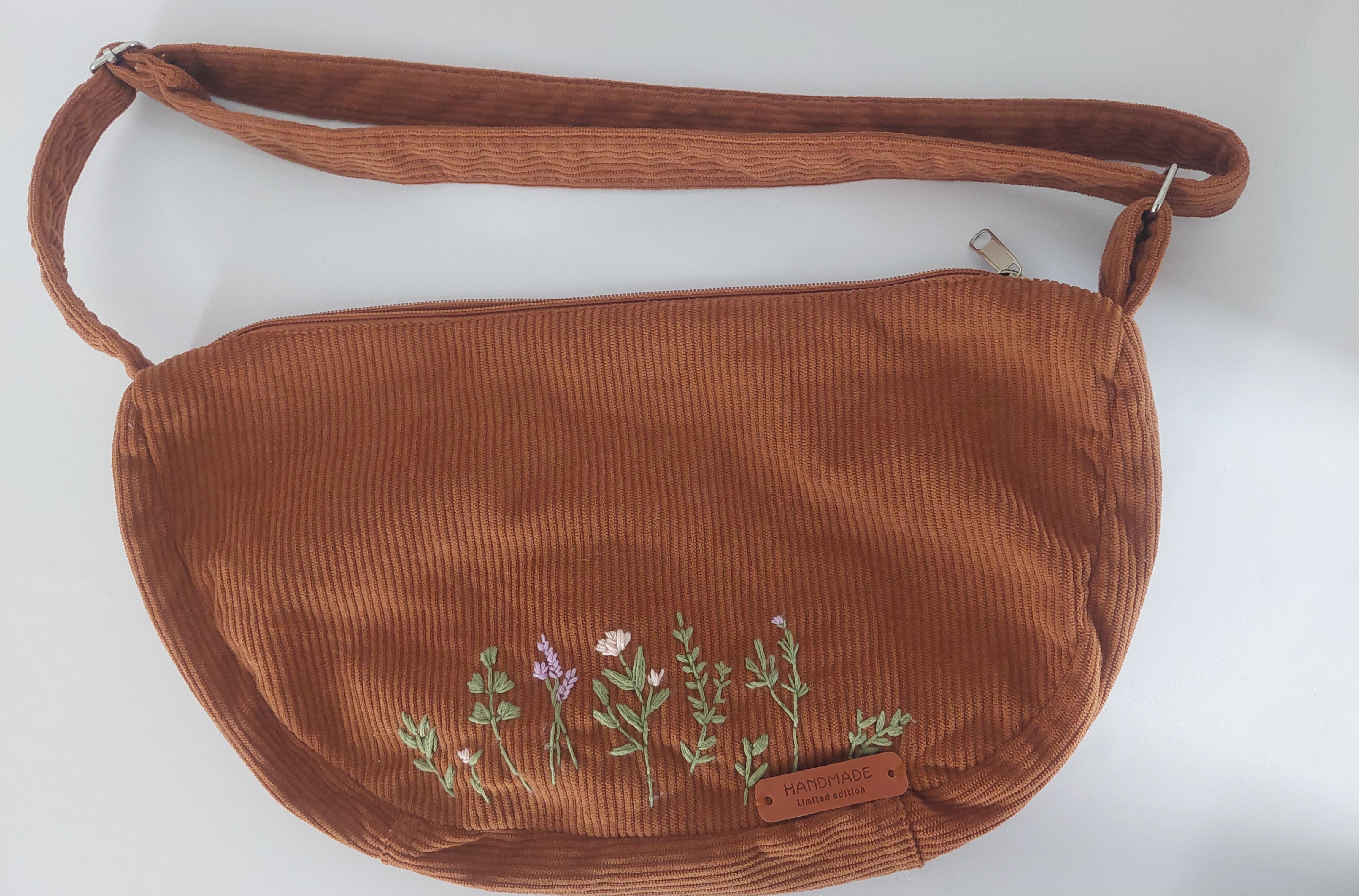 Handbestickte Bauchtasche