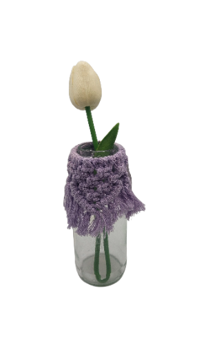 Handgefertigte Vase mit Makramee