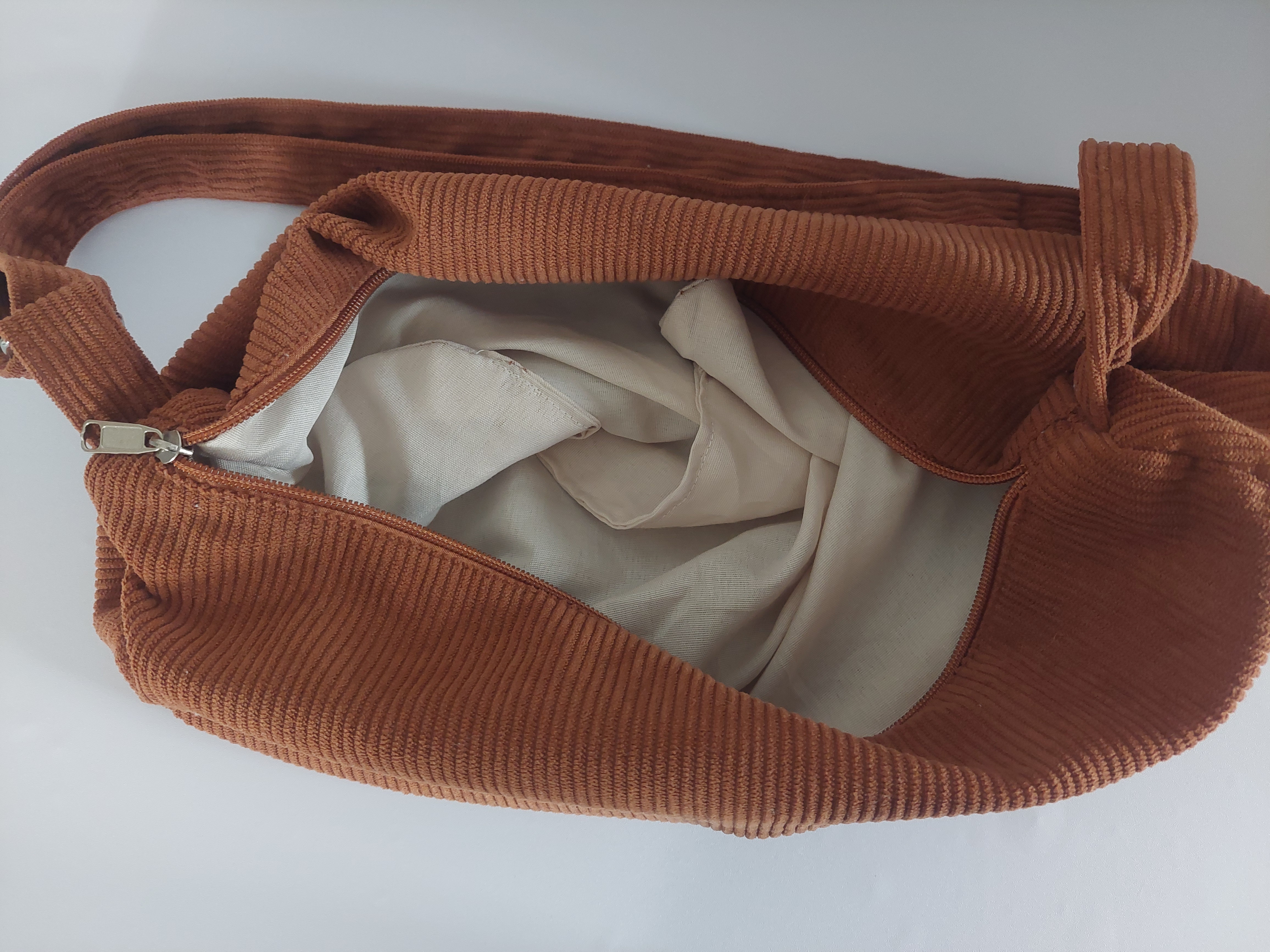 Handbestickte Bauchtasche