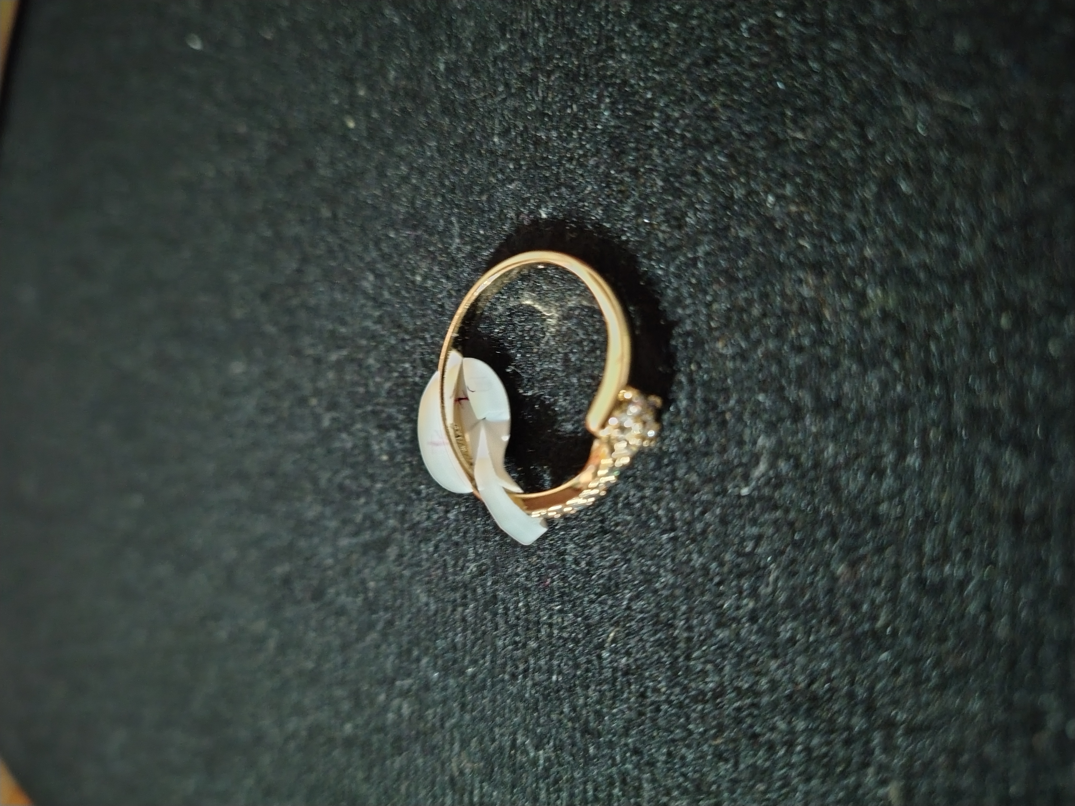 Anillo de Oro con Diamantes