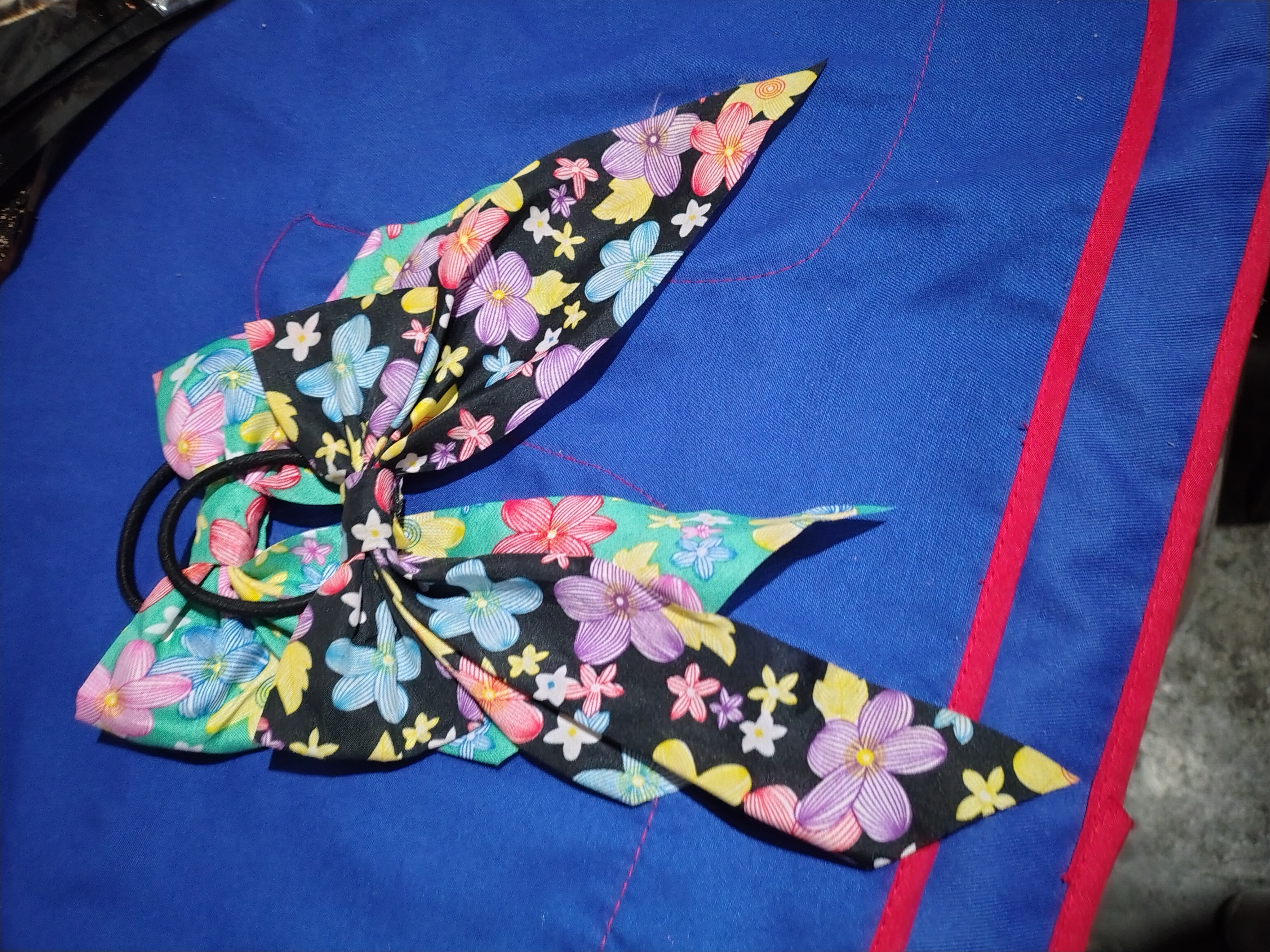 Lazo floral para el cabello