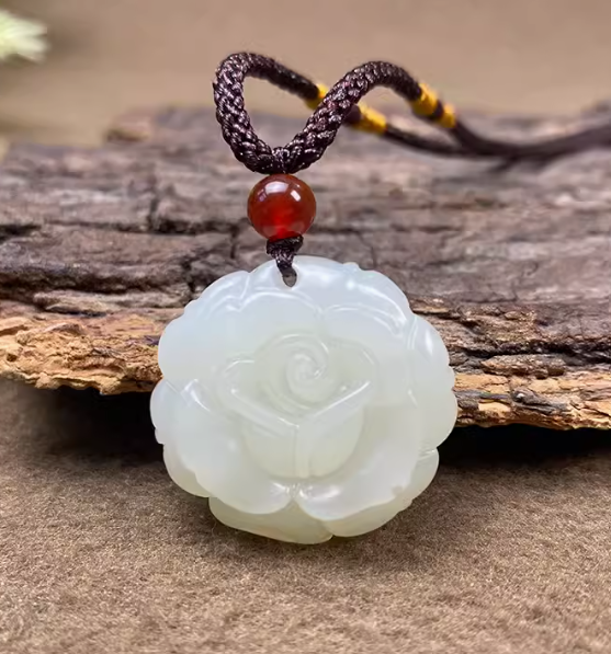 和田玉白玉花开富贵吊坠 Hotan Jade White Jade Blossom Wealth Pendant
