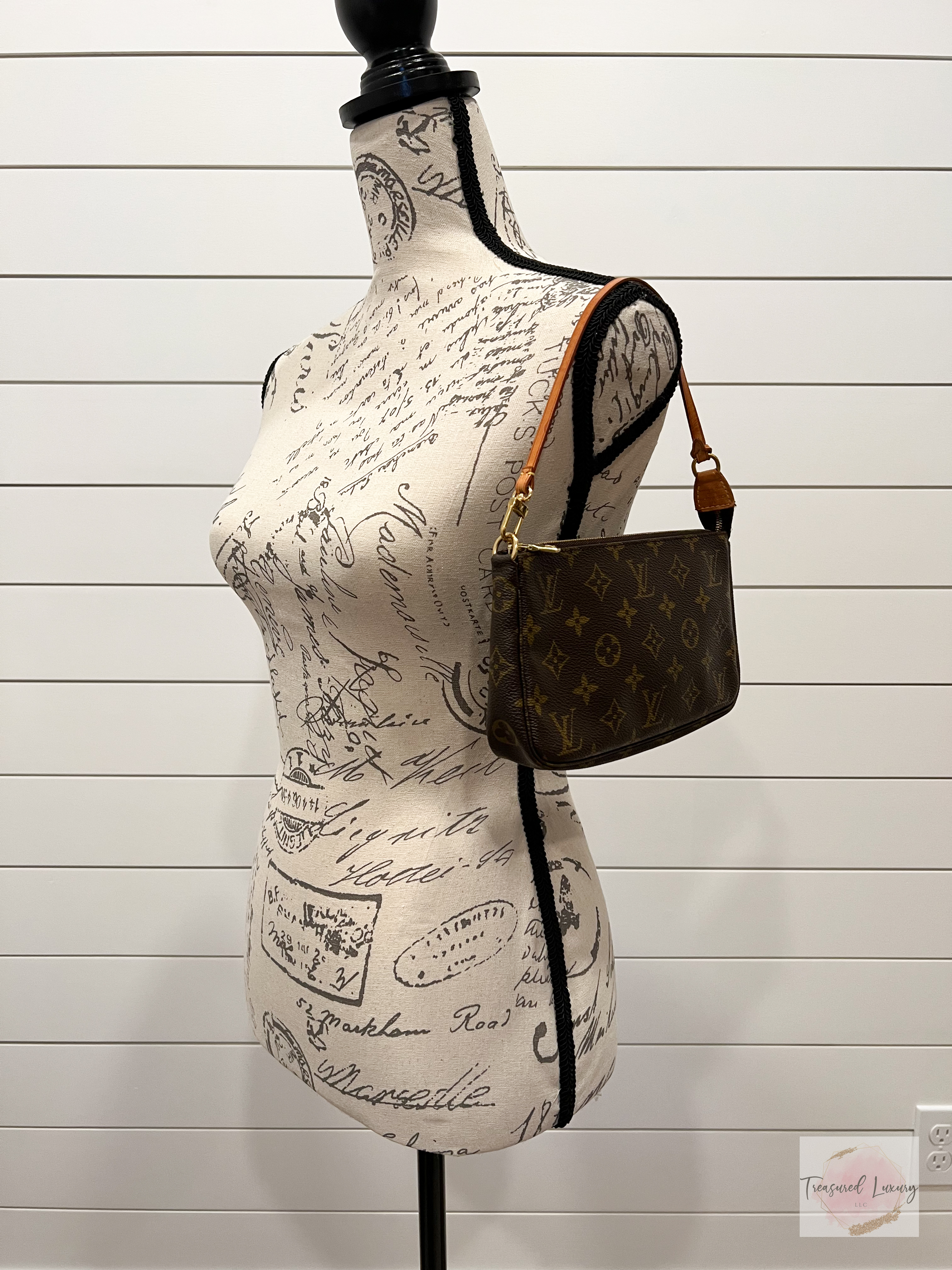 LOUIS VUITTON POCHETTE ACCESSOIRES